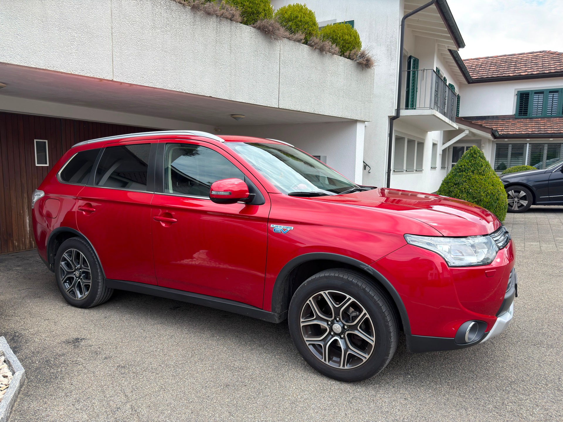 MITSUBISHI 2.0 PHEV Navigator Safety-image-5