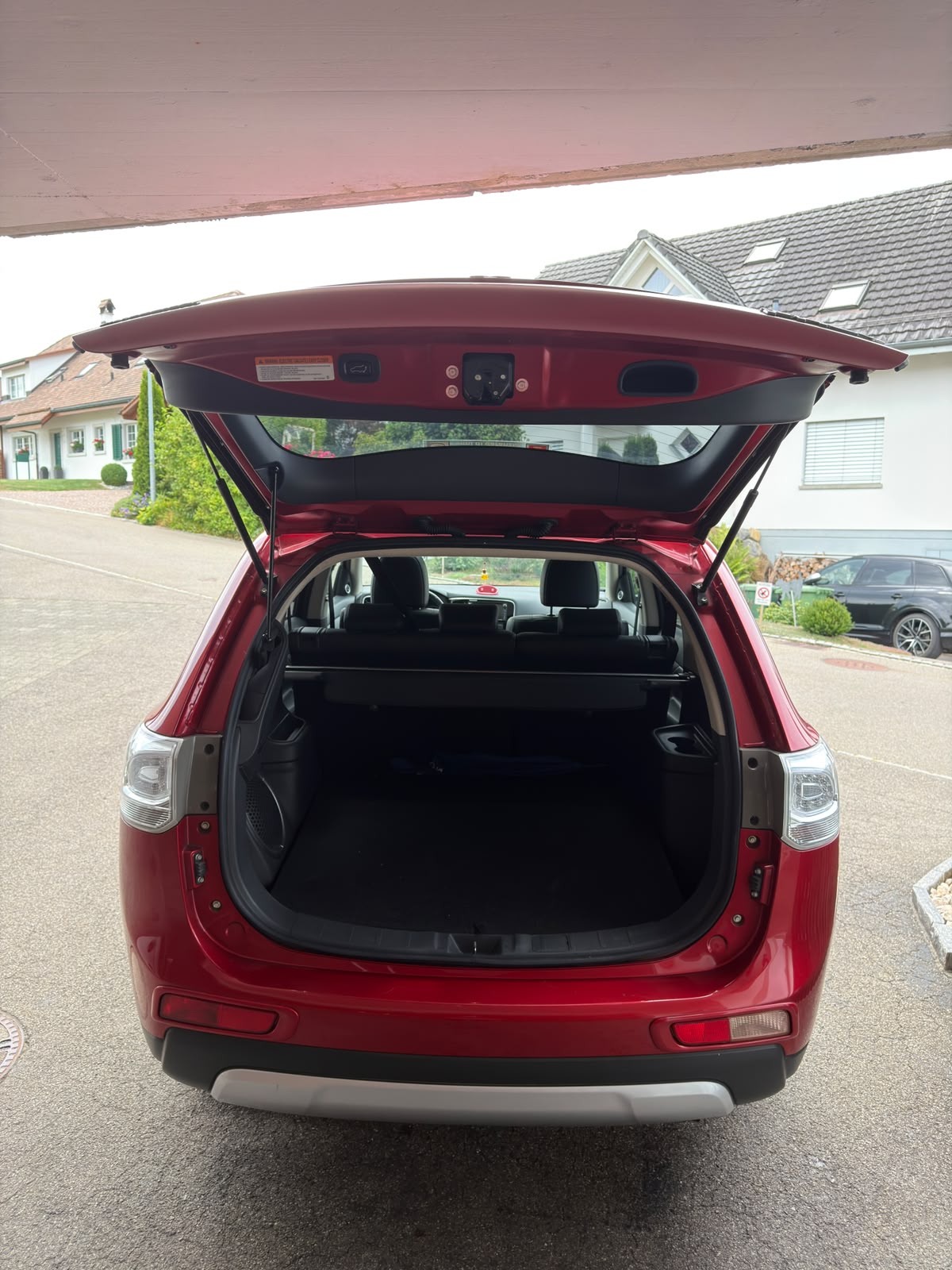 MITSUBISHI 2.0 PHEV Navigator Safety-image-2