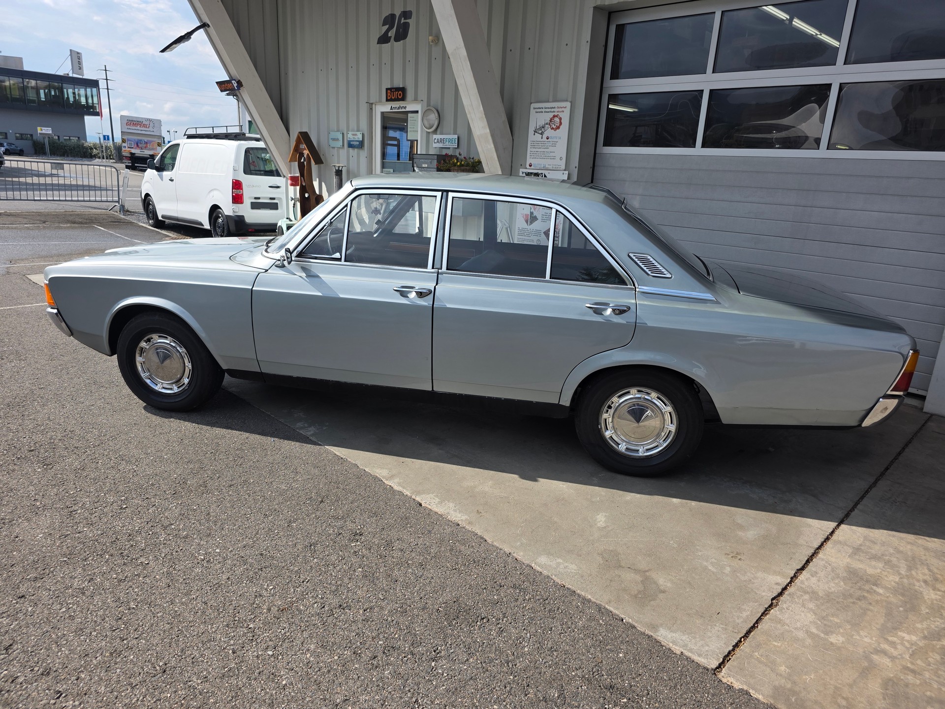FORD 20 m S Automatic-image-4