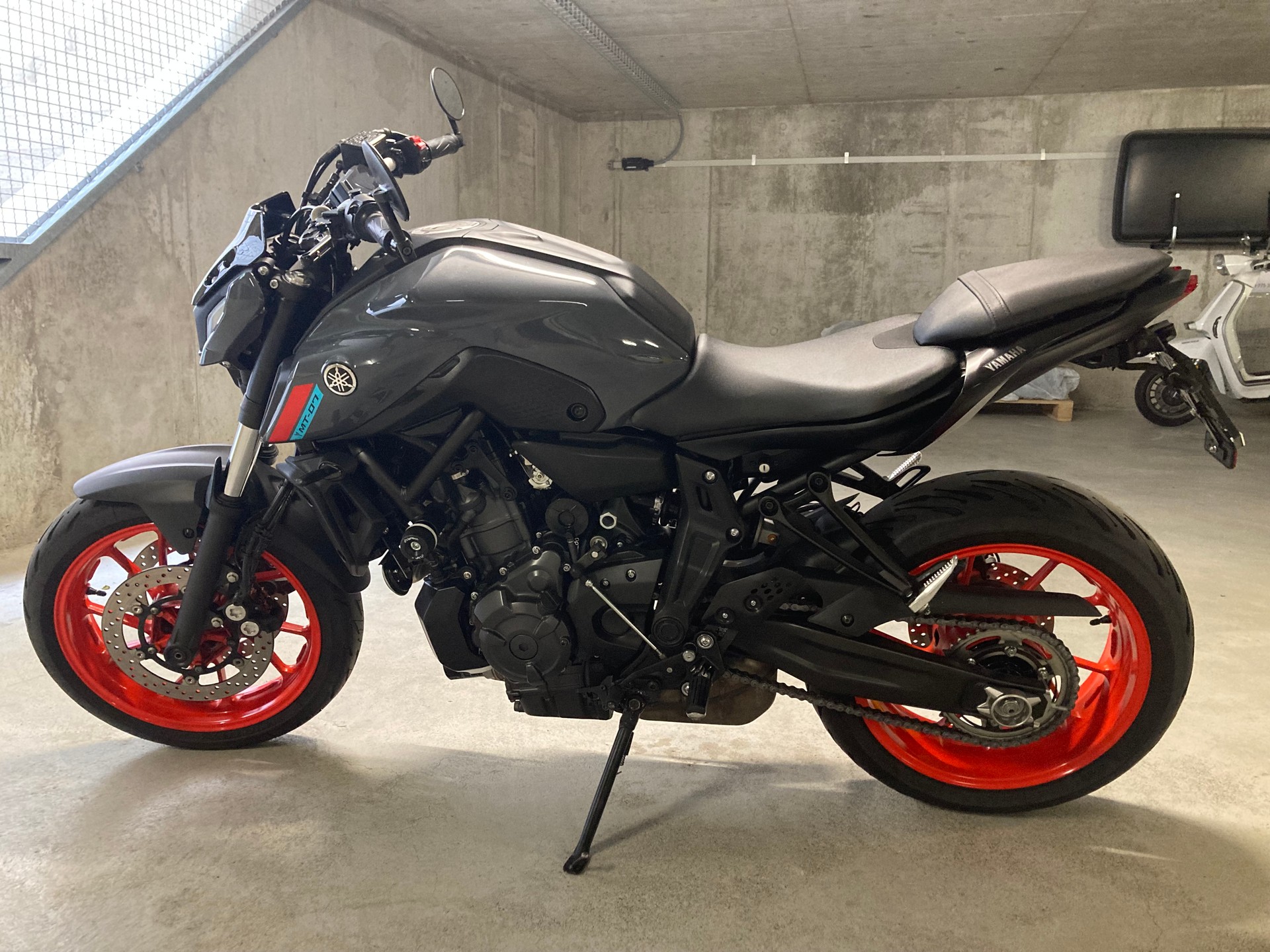 YAMAHA MT-07-image-2