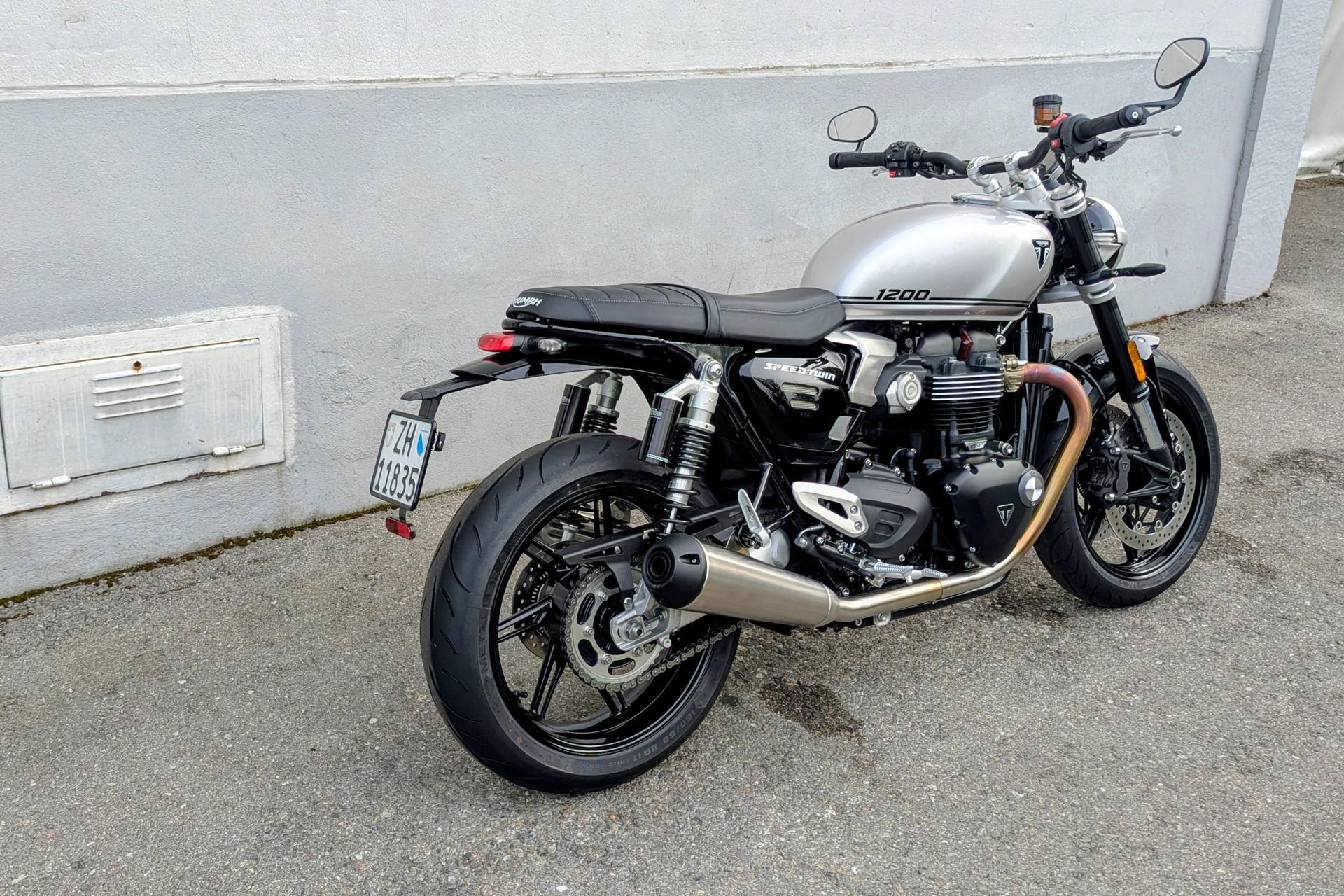 TRIUMPH Speed Twin 1200-image-2