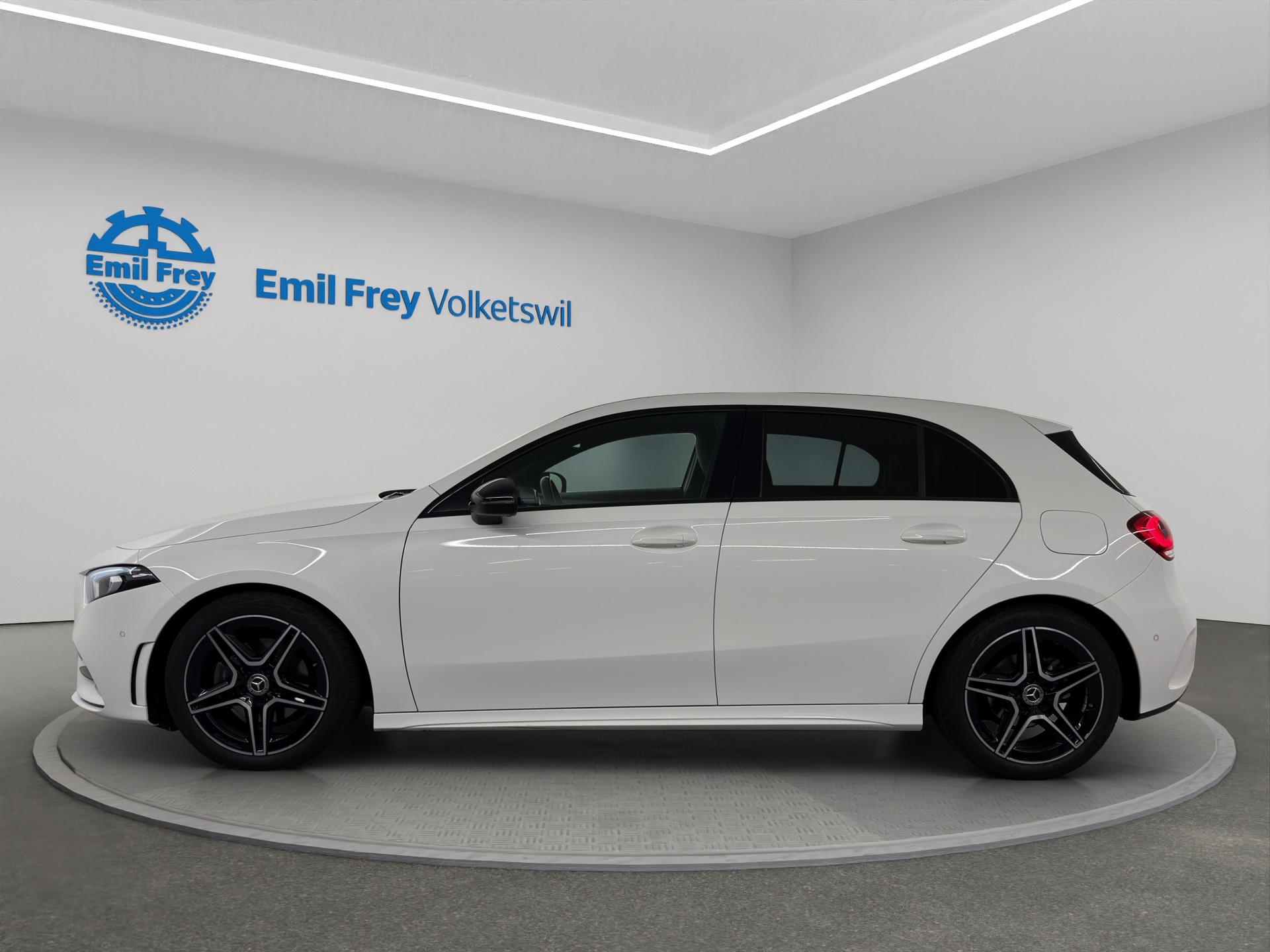 MERCEDES-BENZ A 180 Night Star AMG Line-showroom-element-1