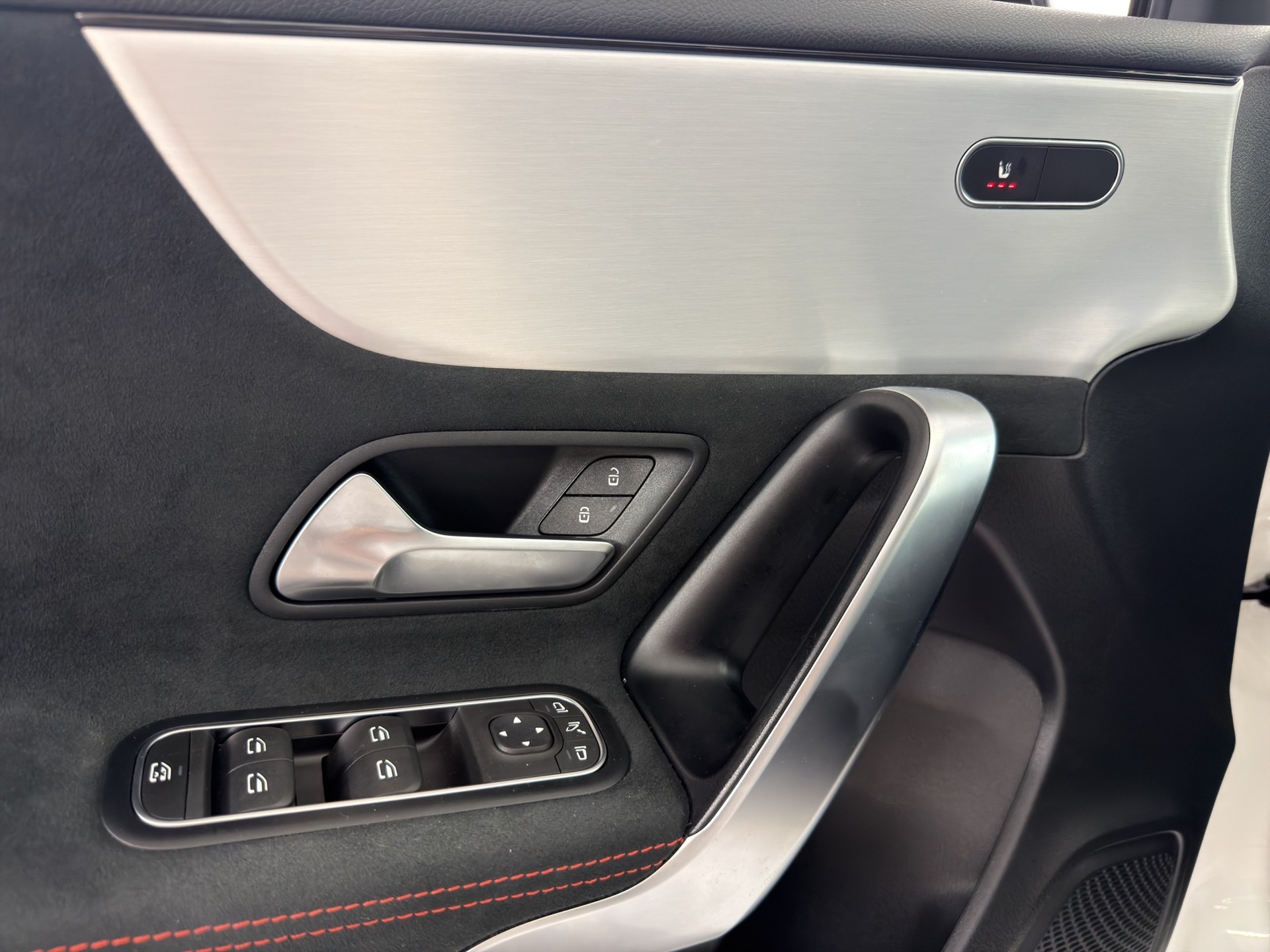 MERCEDES-BENZ A 180 Night Star AMG Line-image-14