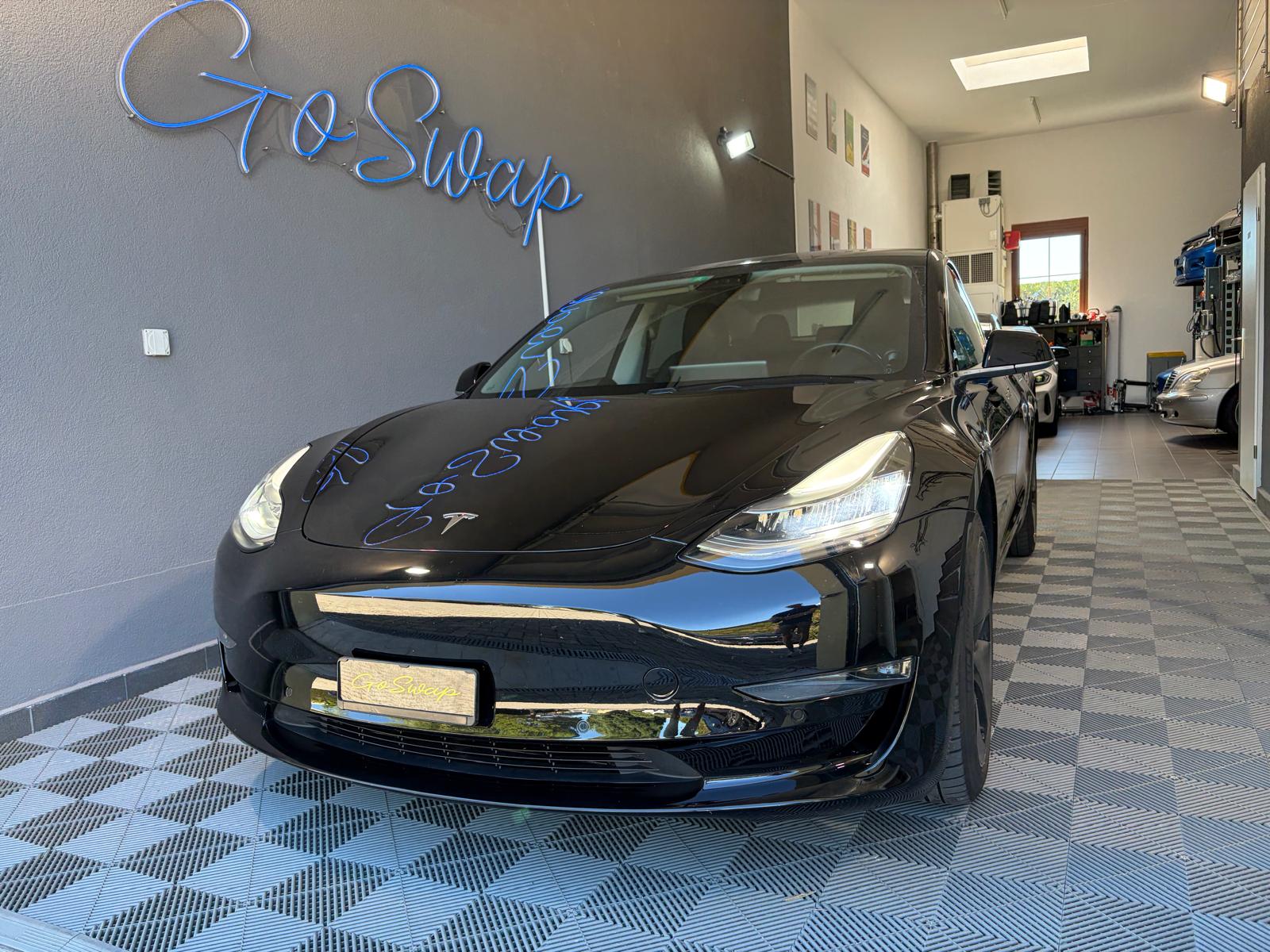 TESLA Model 3 Long Range Dual Motor AWD-showroom-element-1