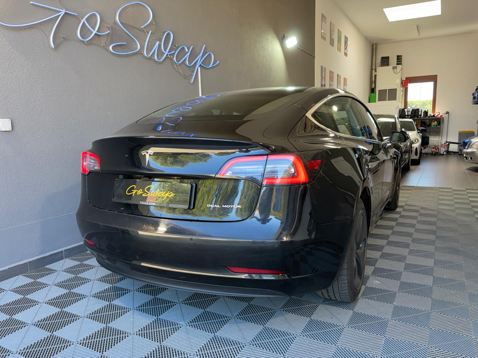 TESLA Model 3 Long Range Dual Motor AWD-showroom-element-3