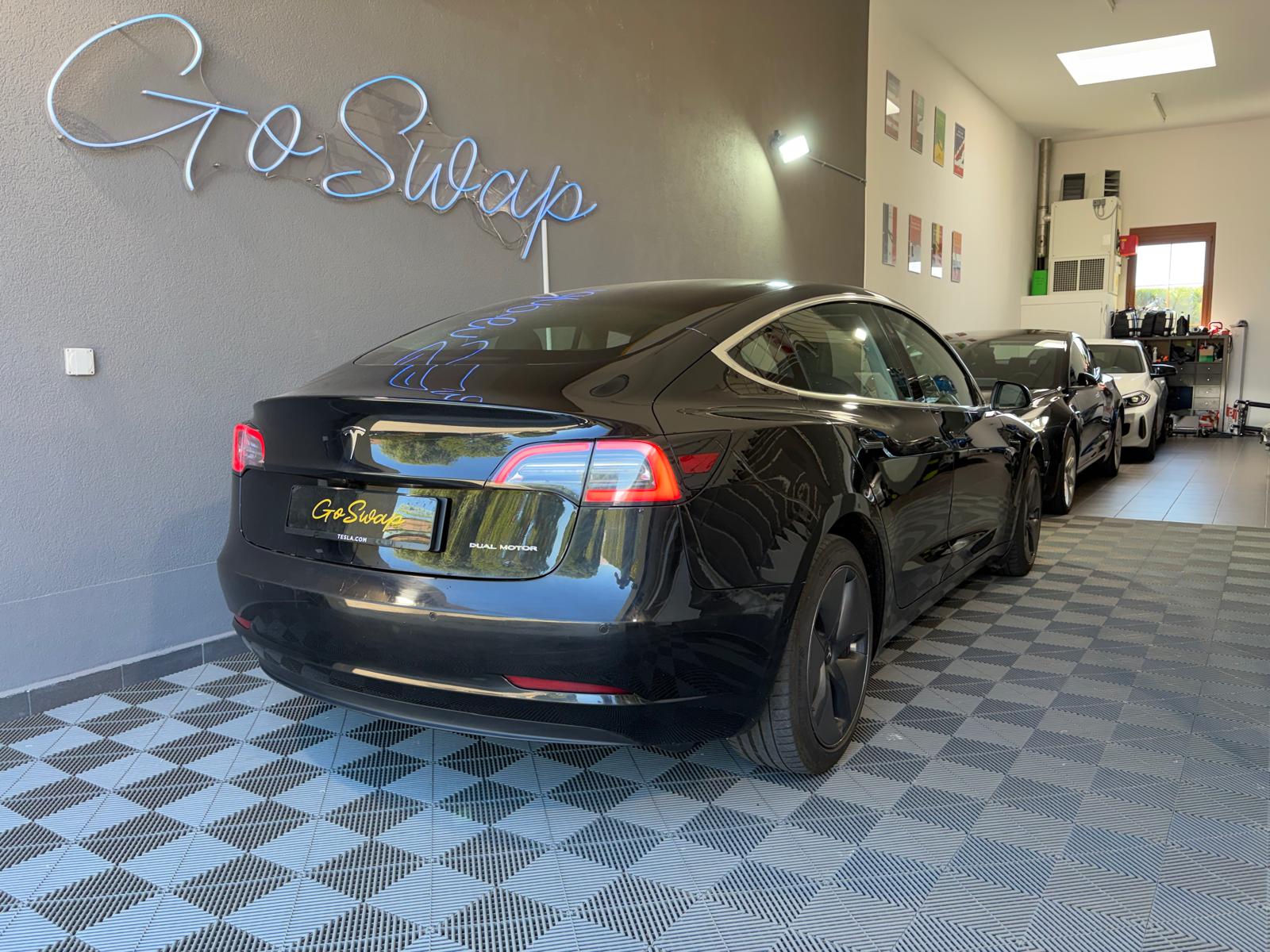 TESLA Model 3 Long Range Dual Motor AWD-showroom-element-2