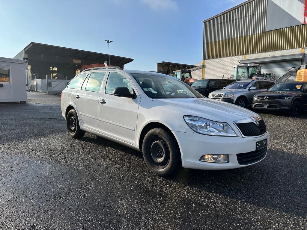 SKODA Octavia Combi 1.2 TSI Clever-image-5