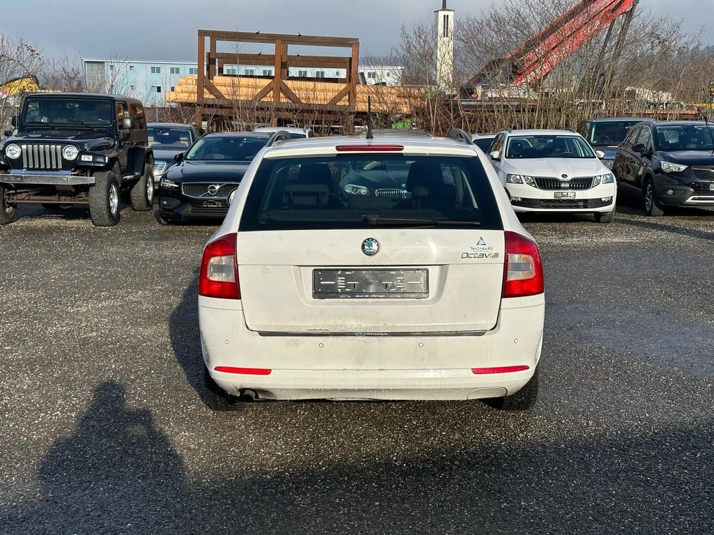 SKODA Octavia Combi 1.2 TSI Clever-image-3