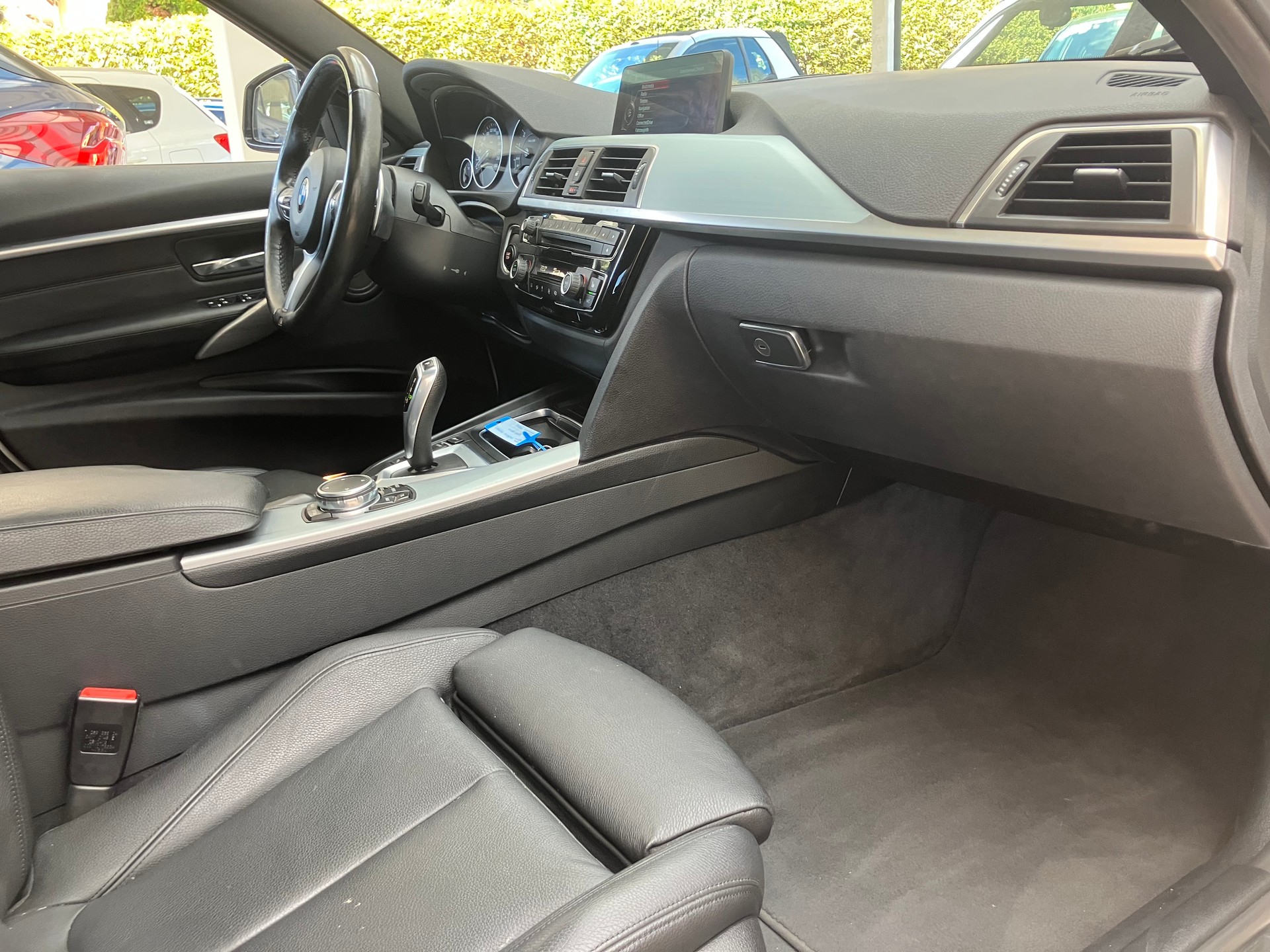 BMW 330e iPerformance M Sport Steptronic-image-7