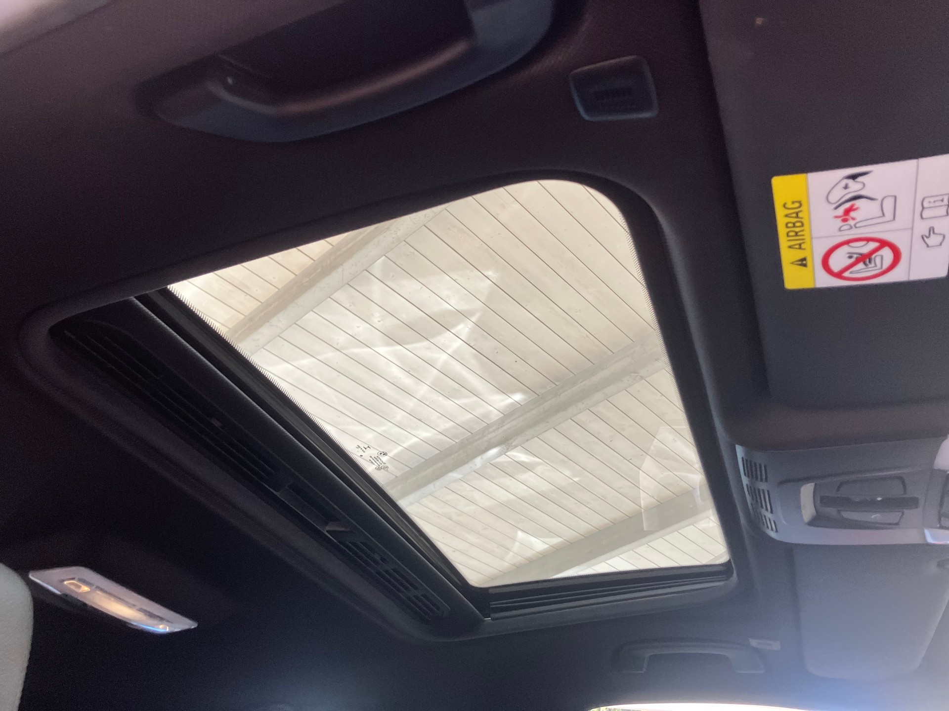 BMW 330e iPerformance M Sport Steptronic-image-12