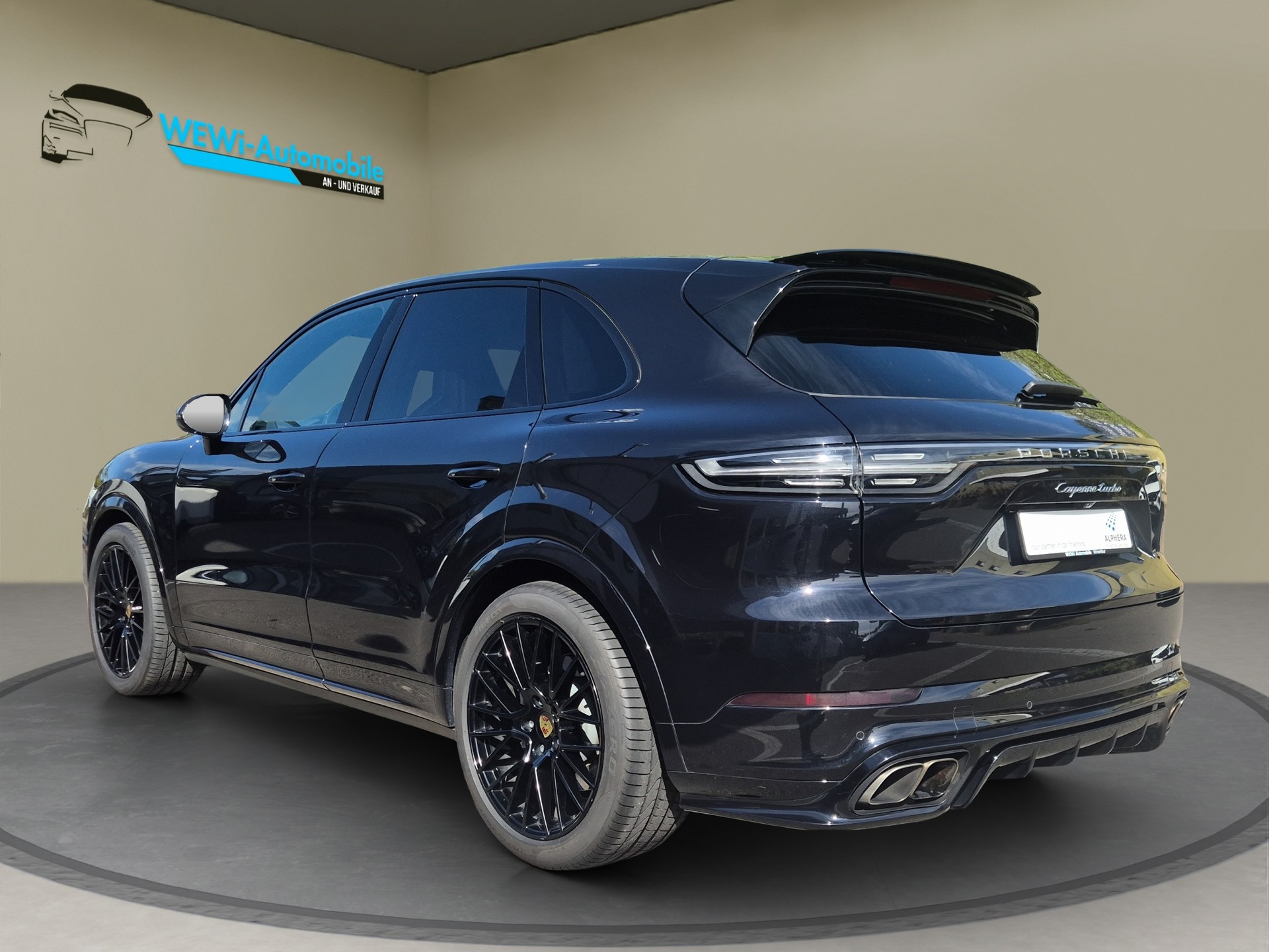 PORSCHE Cayenne Turbo-showroom-element-2