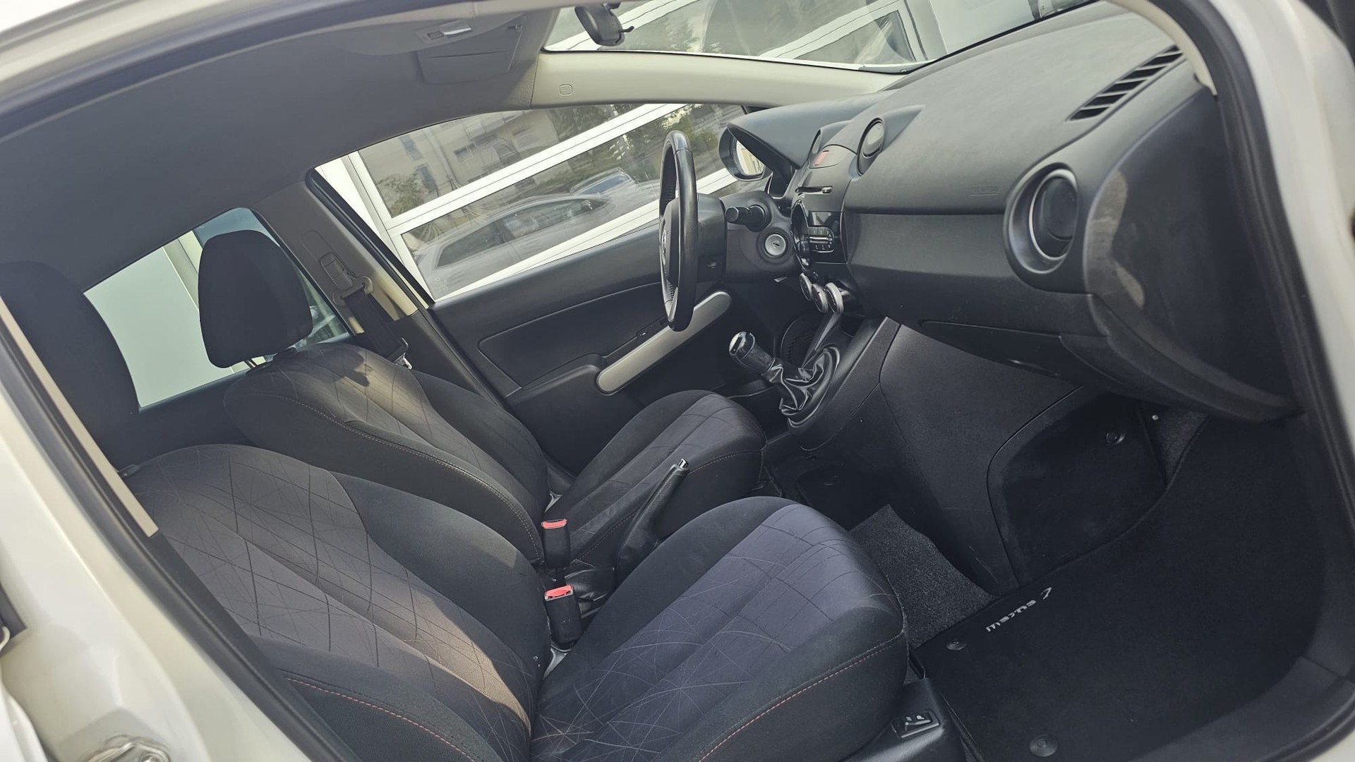 MAZDA 2 1.3i 16V Exclusive-image-10
