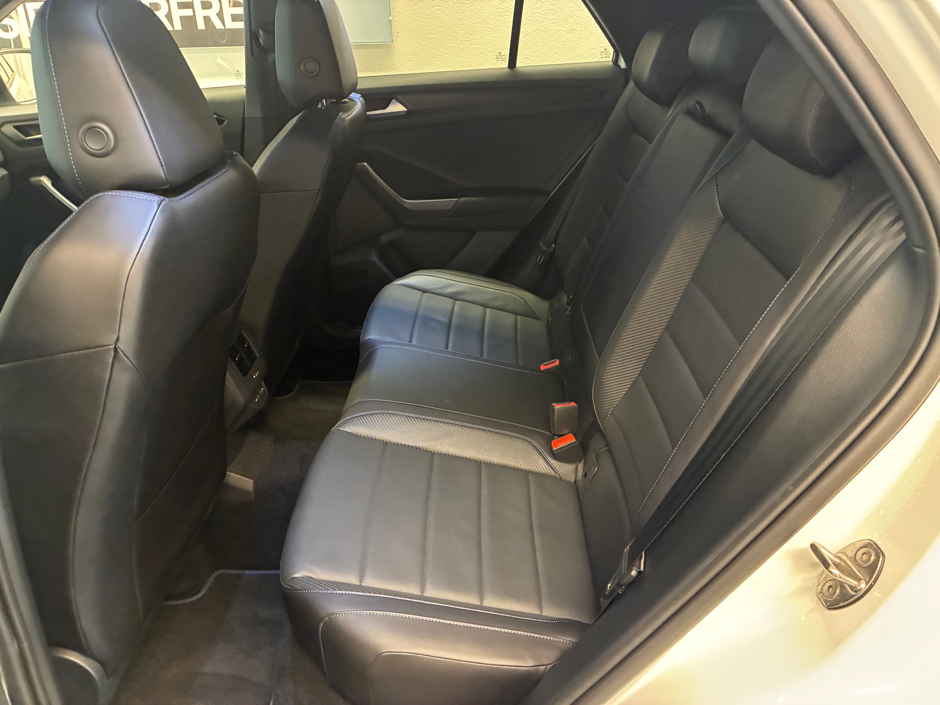 VW T-Roc 2.0 TSI R DSG 4motion-image-13