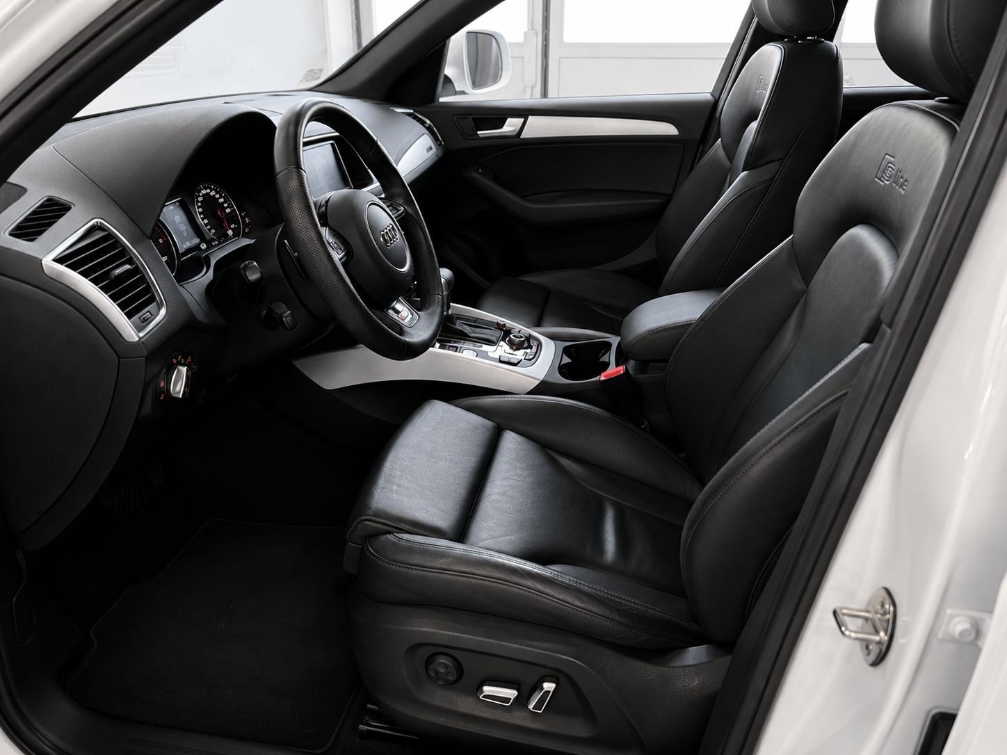 AUDI Q5 3.0 TFSI quattro tiptronic-image-14