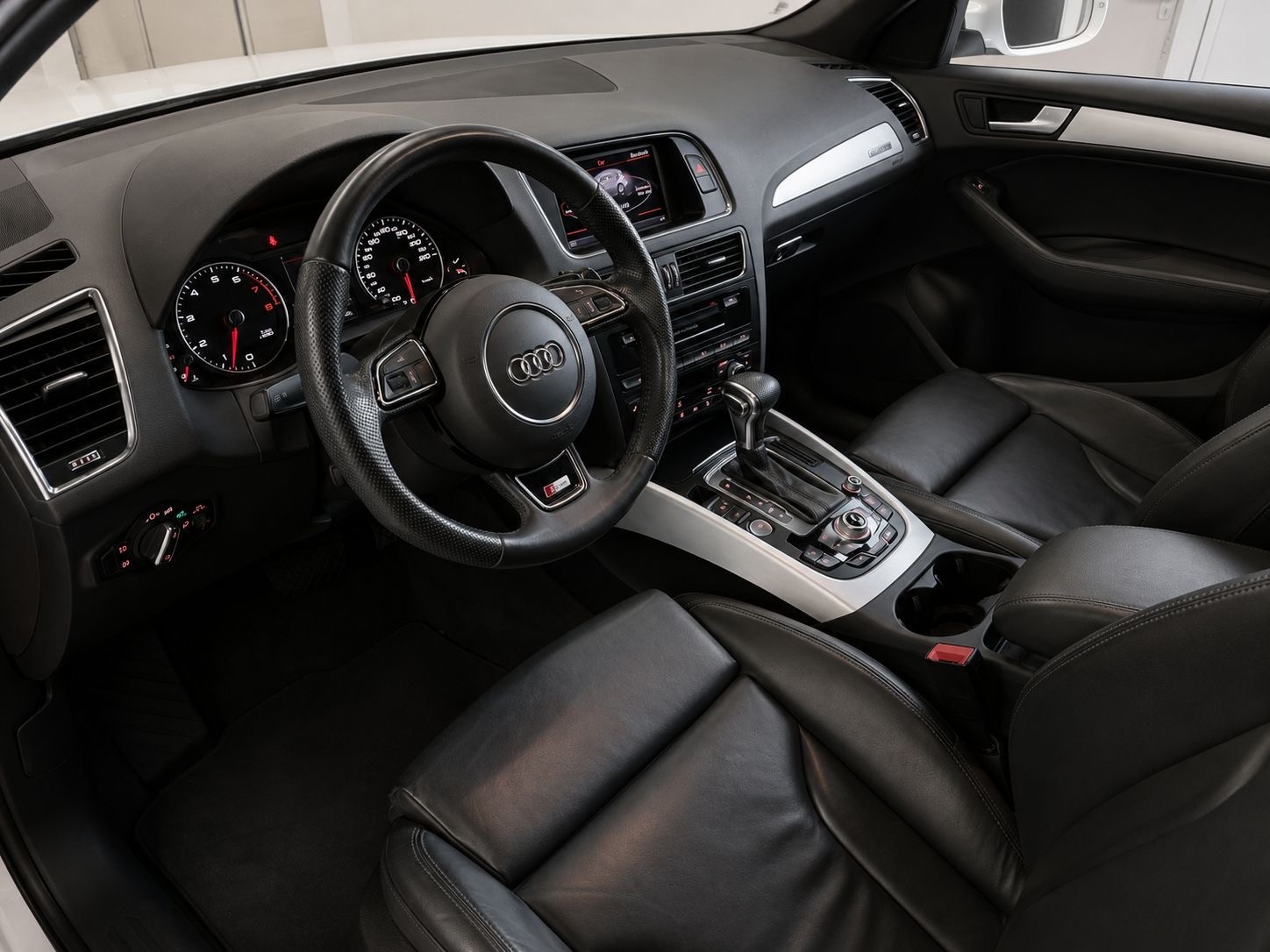AUDI Q5 3.0 TFSI quattro tiptronic-image-11