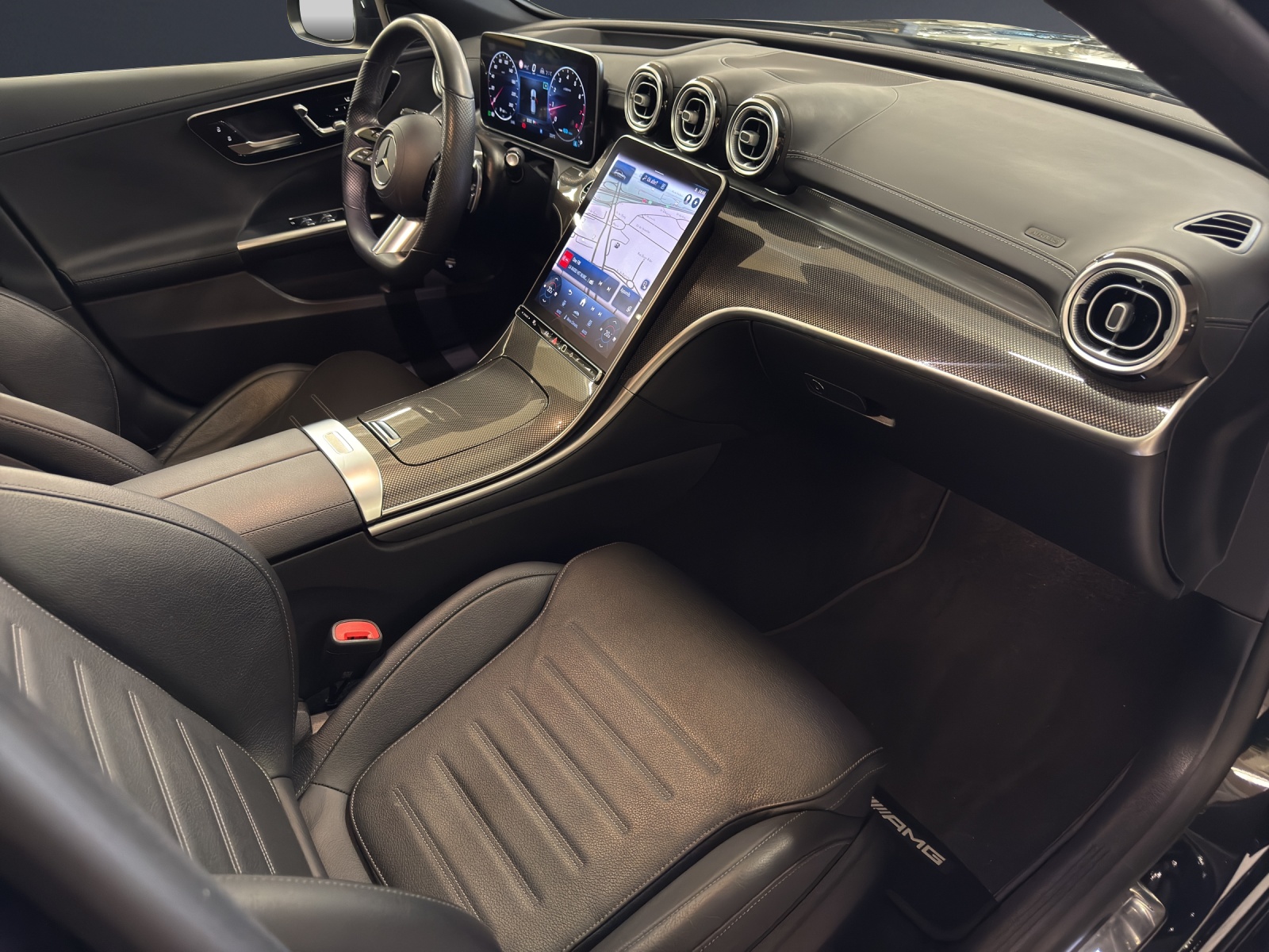 MERCEDES-BENZ C 200 T 4Matic AMG Line-image-16