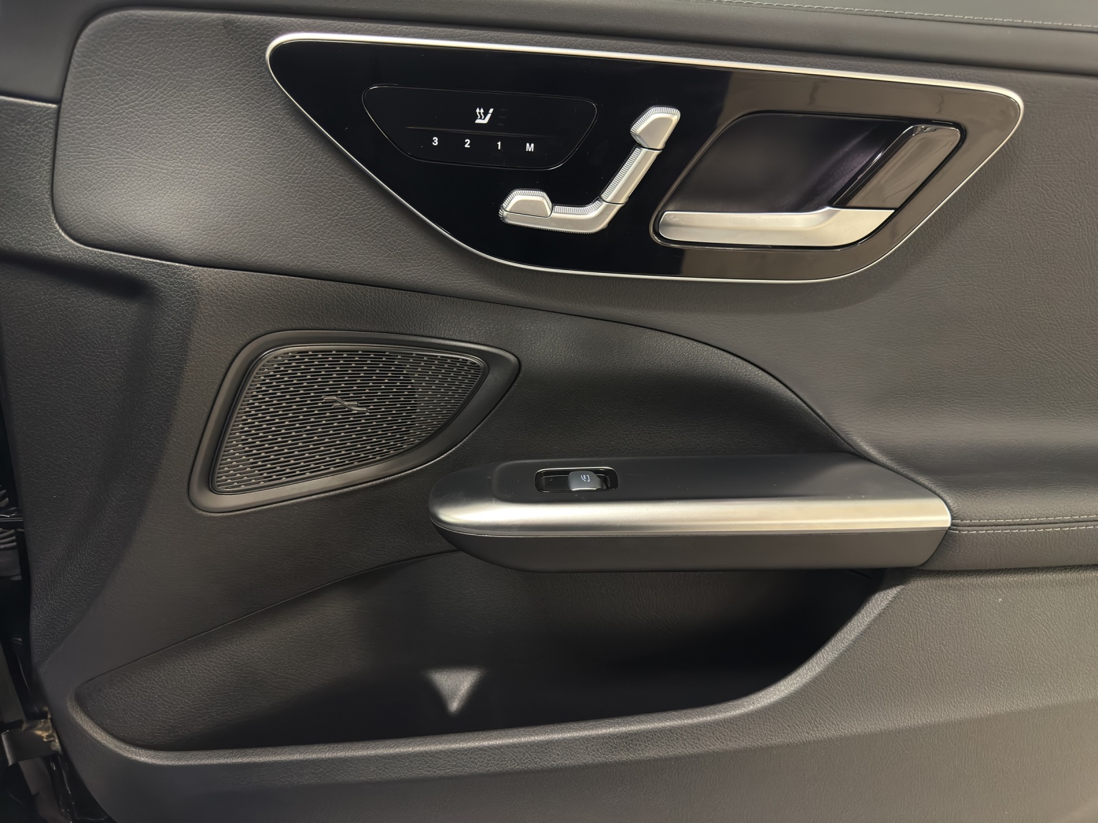 MERCEDES-BENZ C 200 T 4Matic AMG Line-image-8