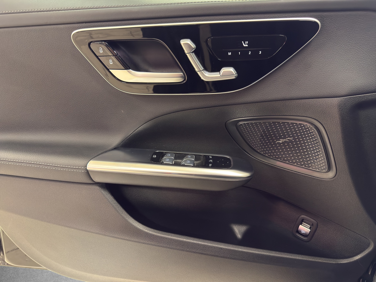 MERCEDES-BENZ C 200 T 4Matic AMG Line-image-11