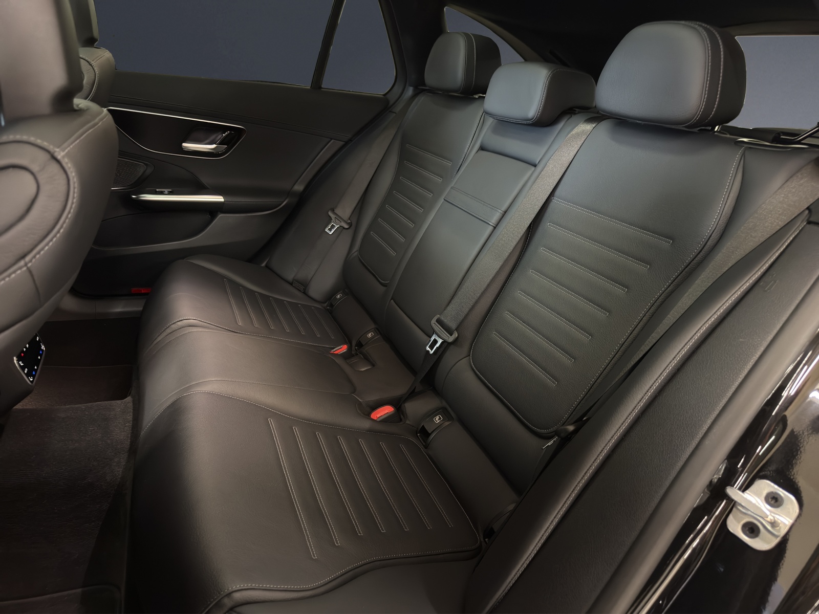 MERCEDES-BENZ C 200 T 4Matic AMG Line-image-19