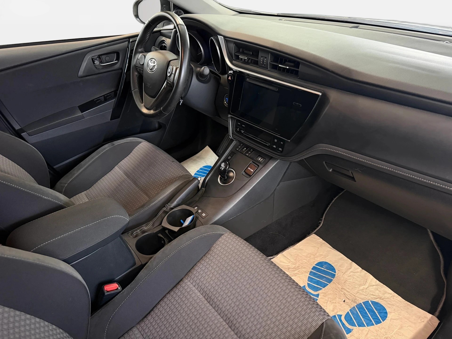 TOYOTA Auris 1.8 HSD Trend e-CVT | CH-Auto | 1-Hand | Ab Service-image-8