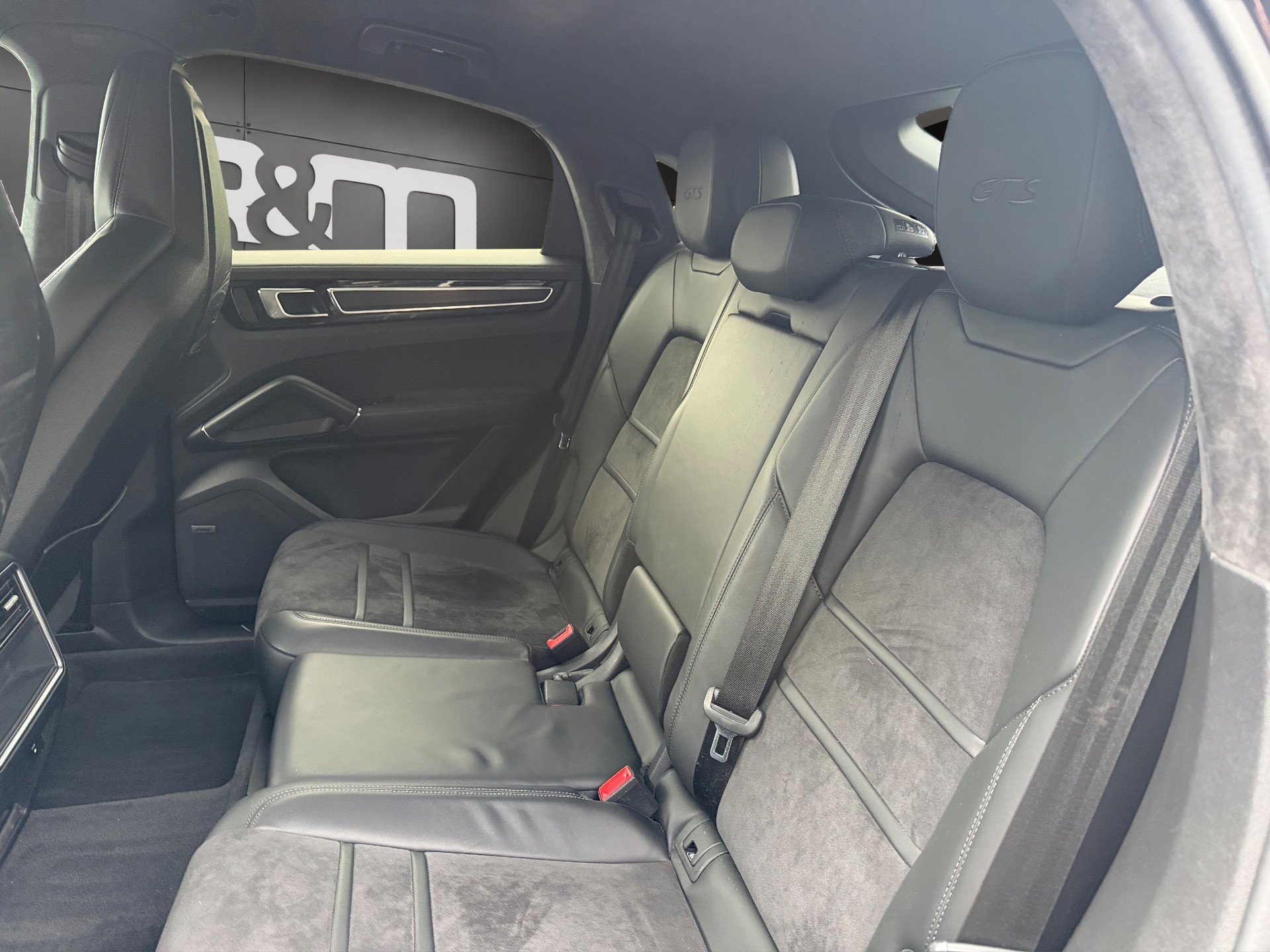 PORSCHE Cayenne GTS Coupé-image-11