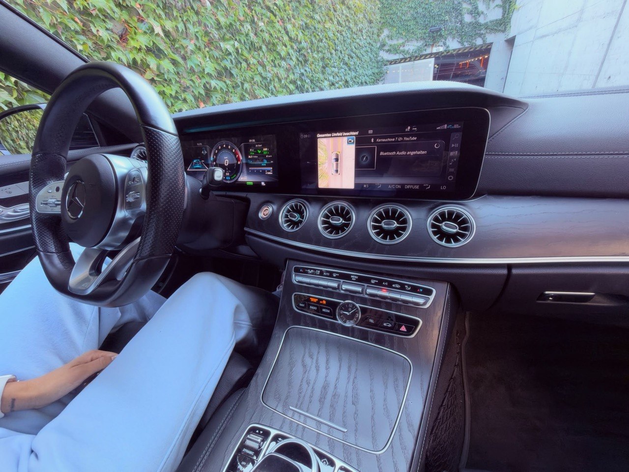 MERCEDES-BENZ E 200 AMG Line 4matic-image-1