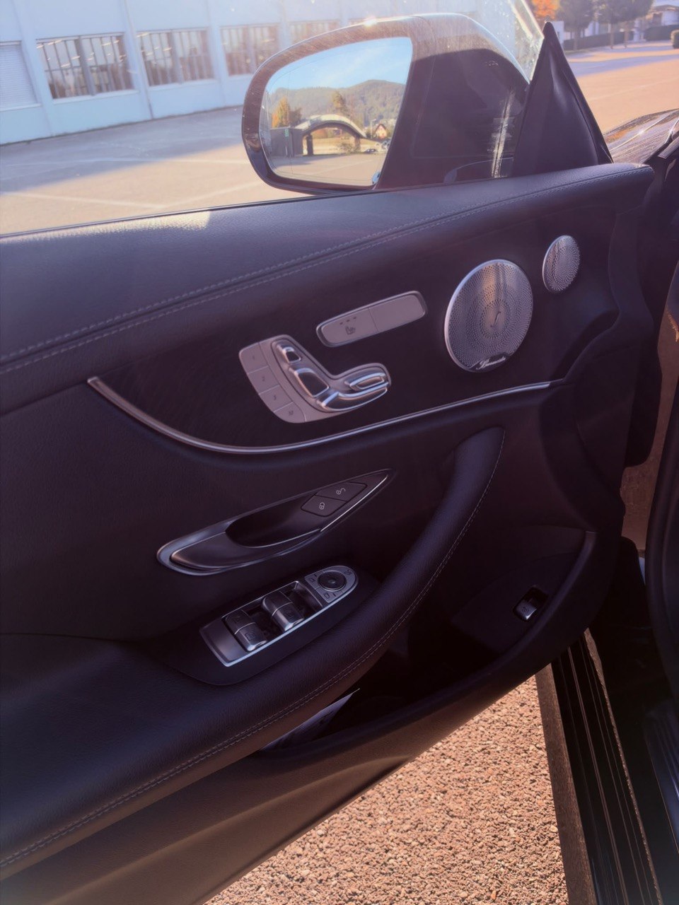 MERCEDES-BENZ E 200 AMG Line 4matic-image-3
