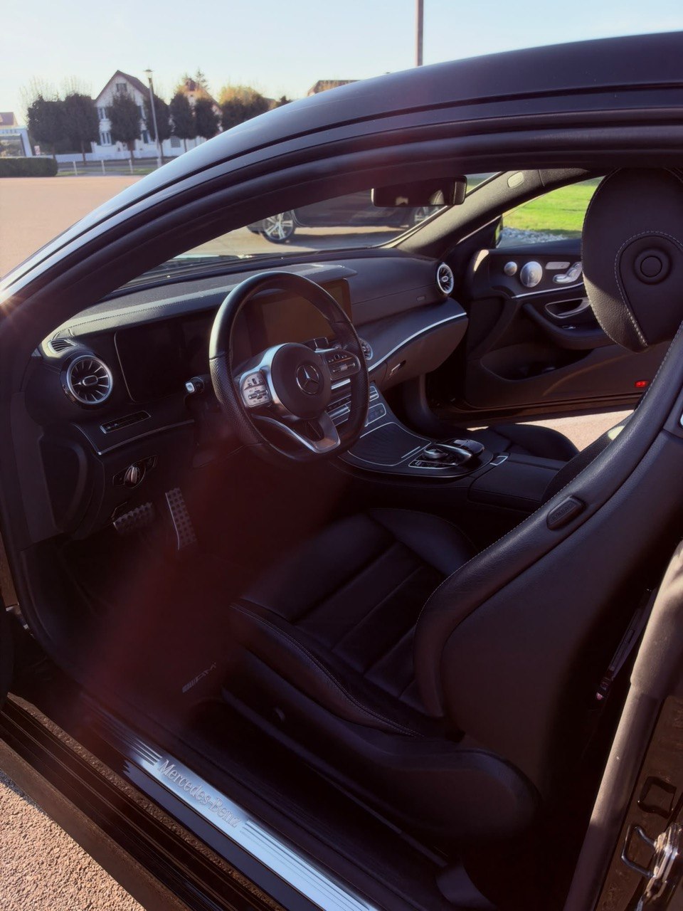 MERCEDES-BENZ E 200 AMG Line 4matic-image-2