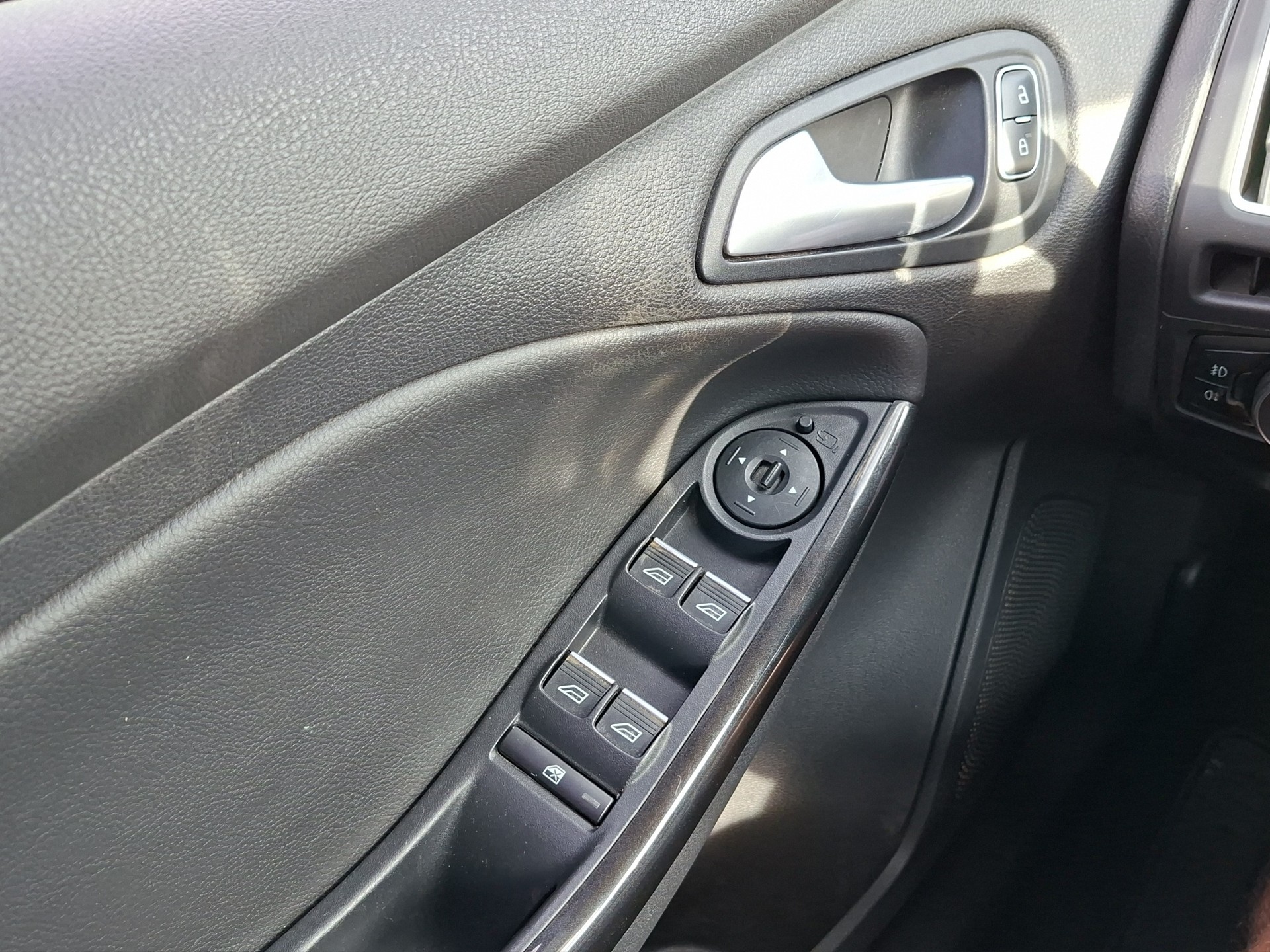 FORD Focus 1.5 SCTi Trend-image-11