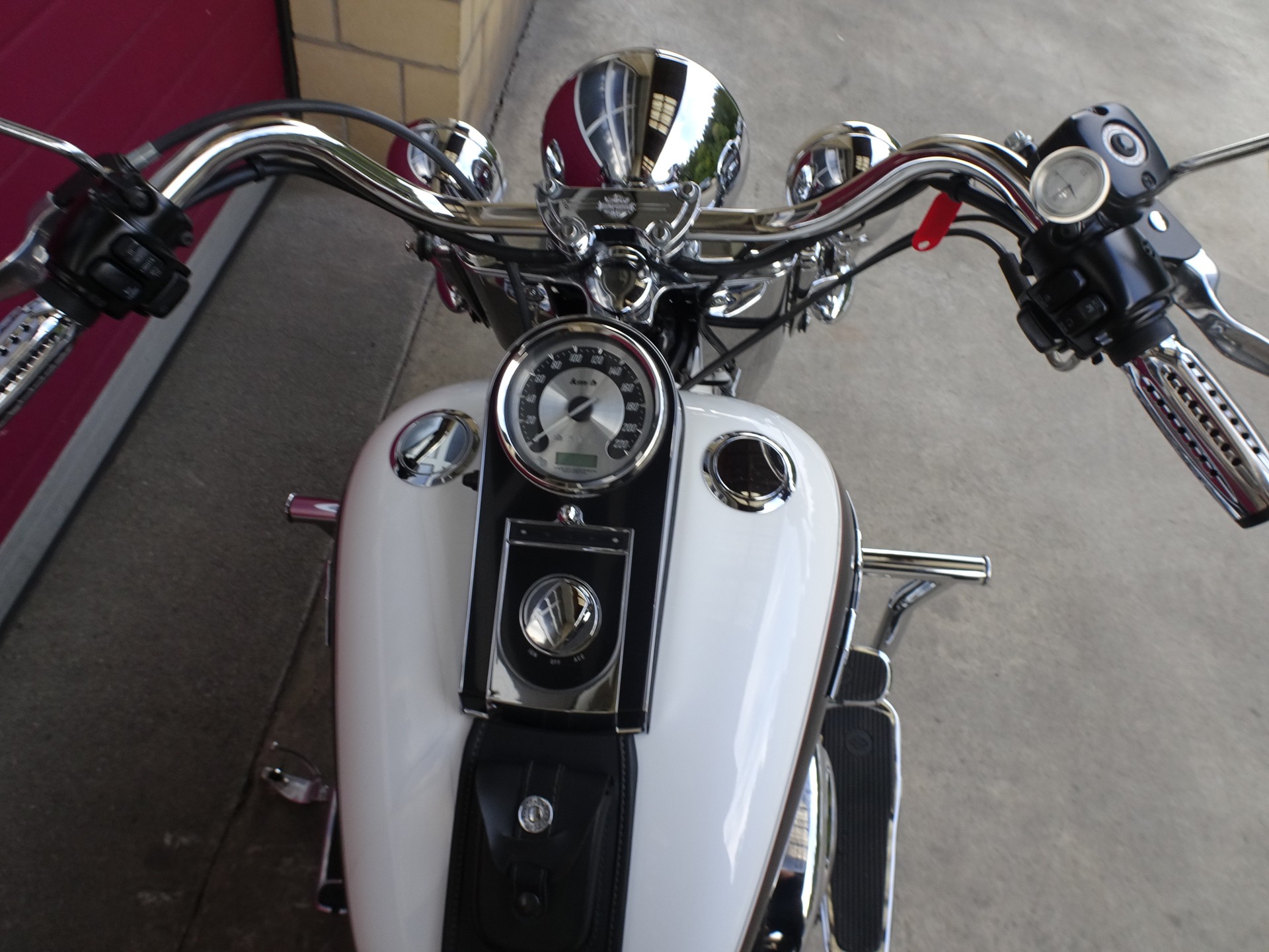 HARLEY-DAVIDSON FLSTNI Softail Deluxe-image-5