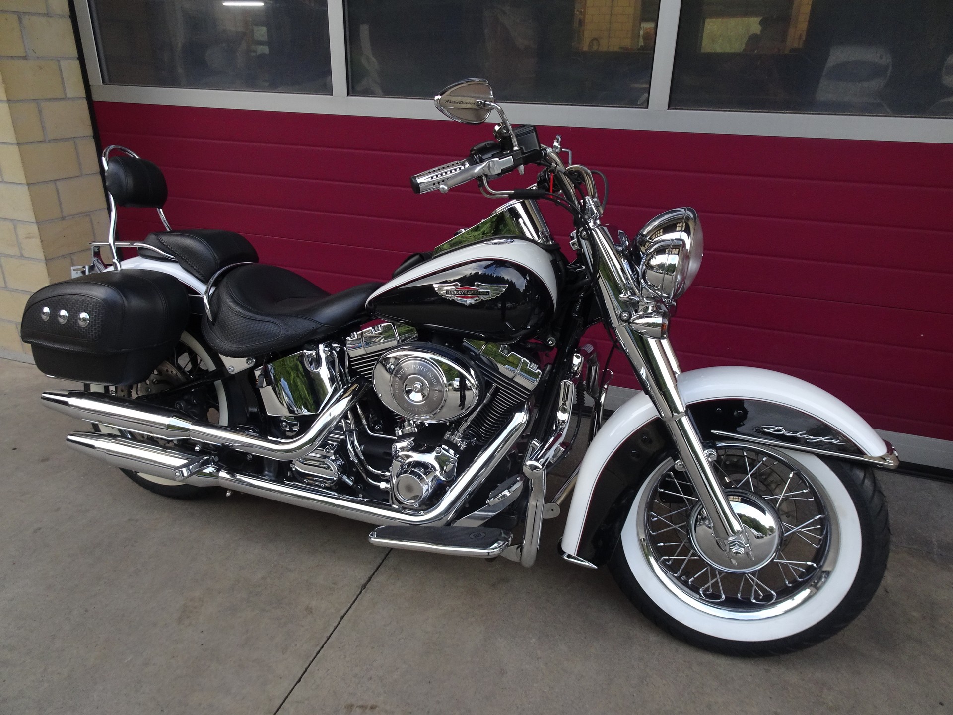 HARLEY-DAVIDSON FLSTNI Softail Deluxe-image-2
