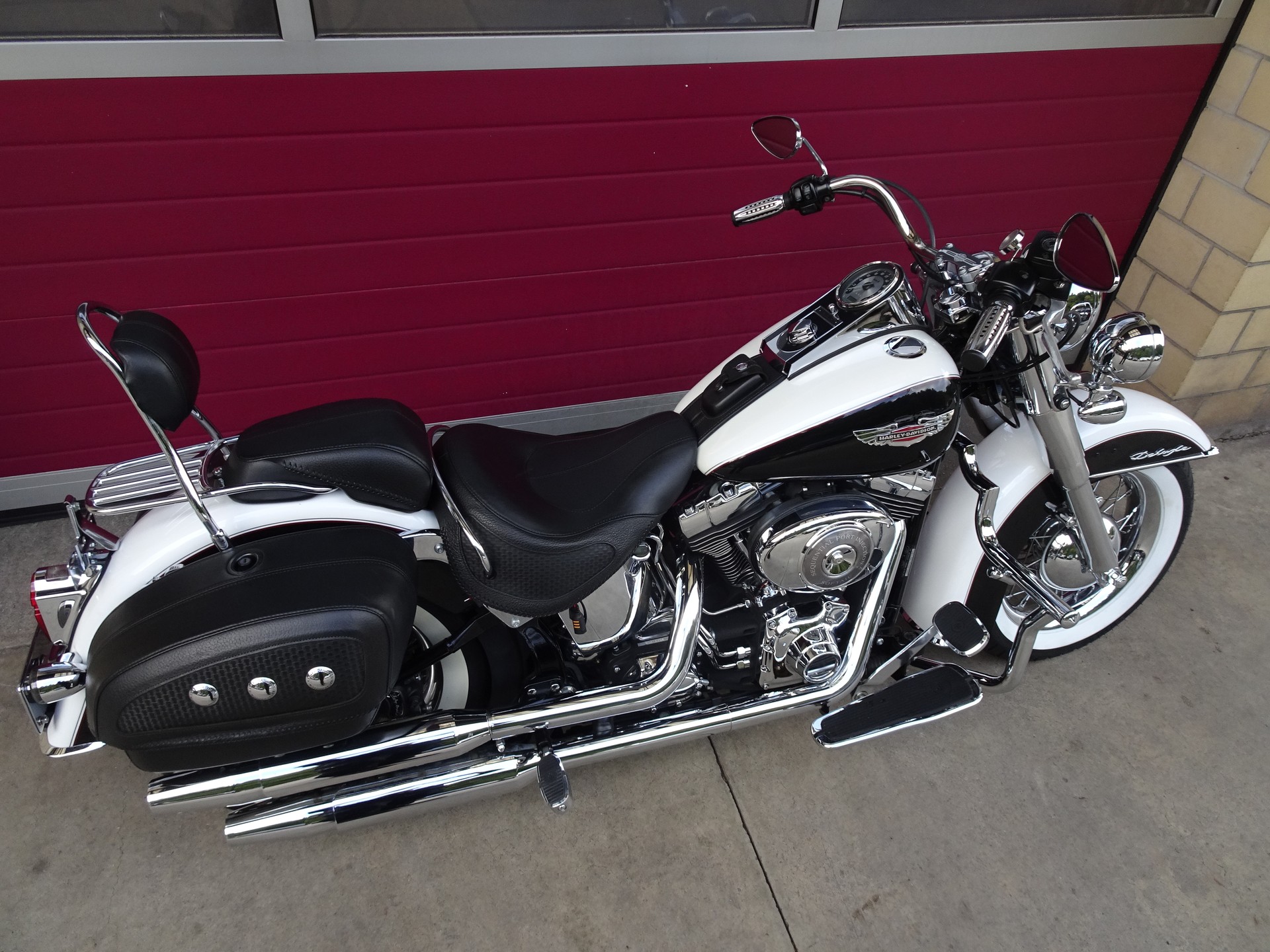 HARLEY-DAVIDSON FLSTNI Softail Deluxe-image-13