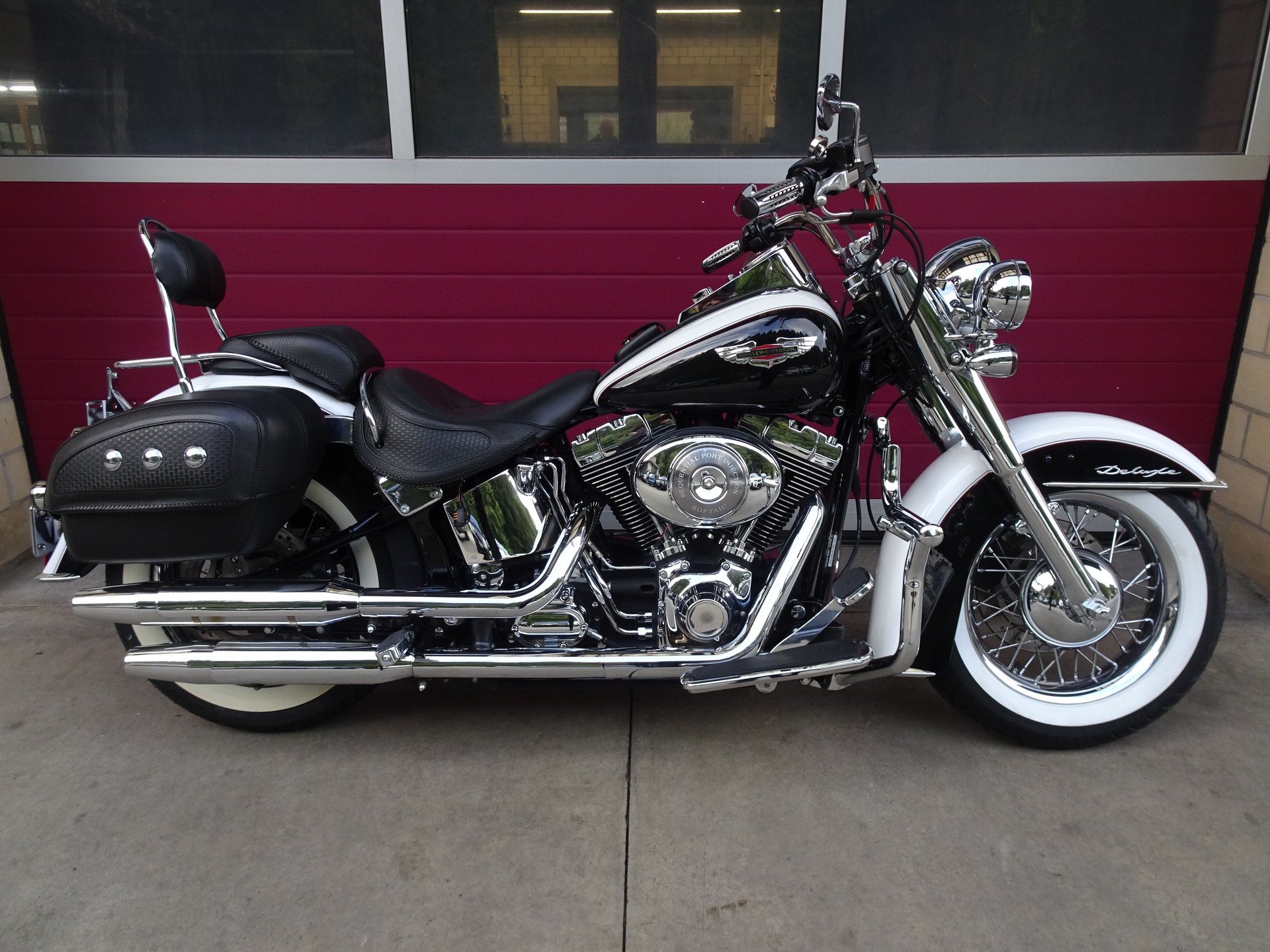 HARLEY-DAVIDSON FLSTNI Softail Deluxe-image-0