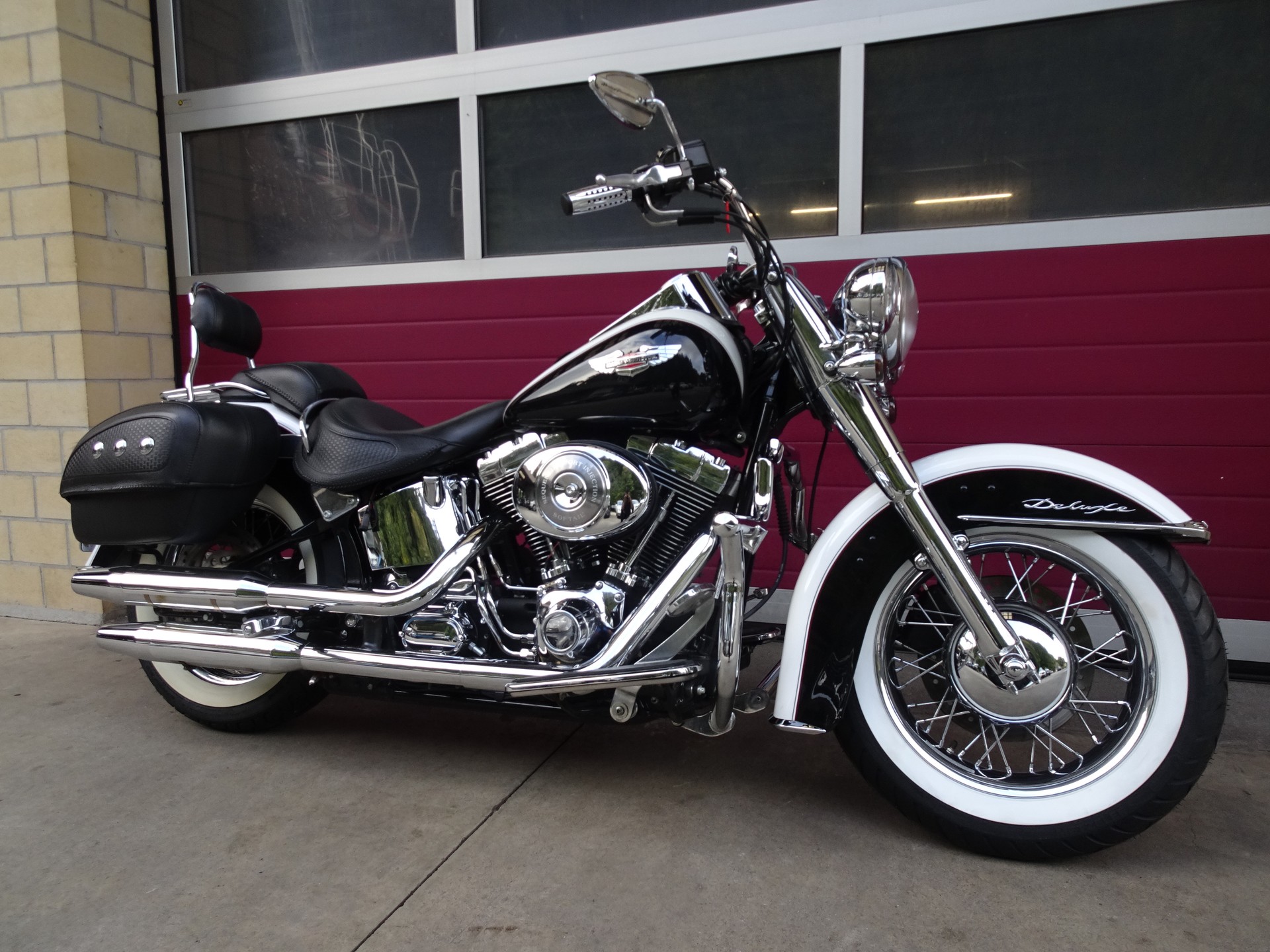 HARLEY-DAVIDSON FLSTNI Softail Deluxe-image-9