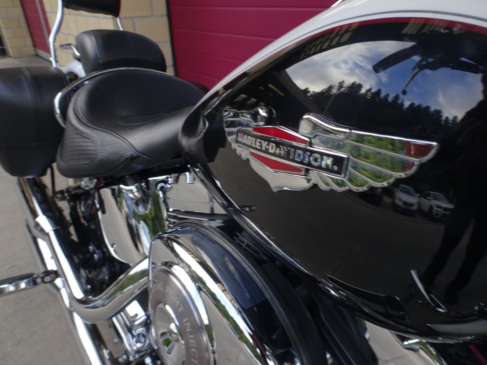 HARLEY-DAVIDSON FLSTNI Softail Deluxe-image-12