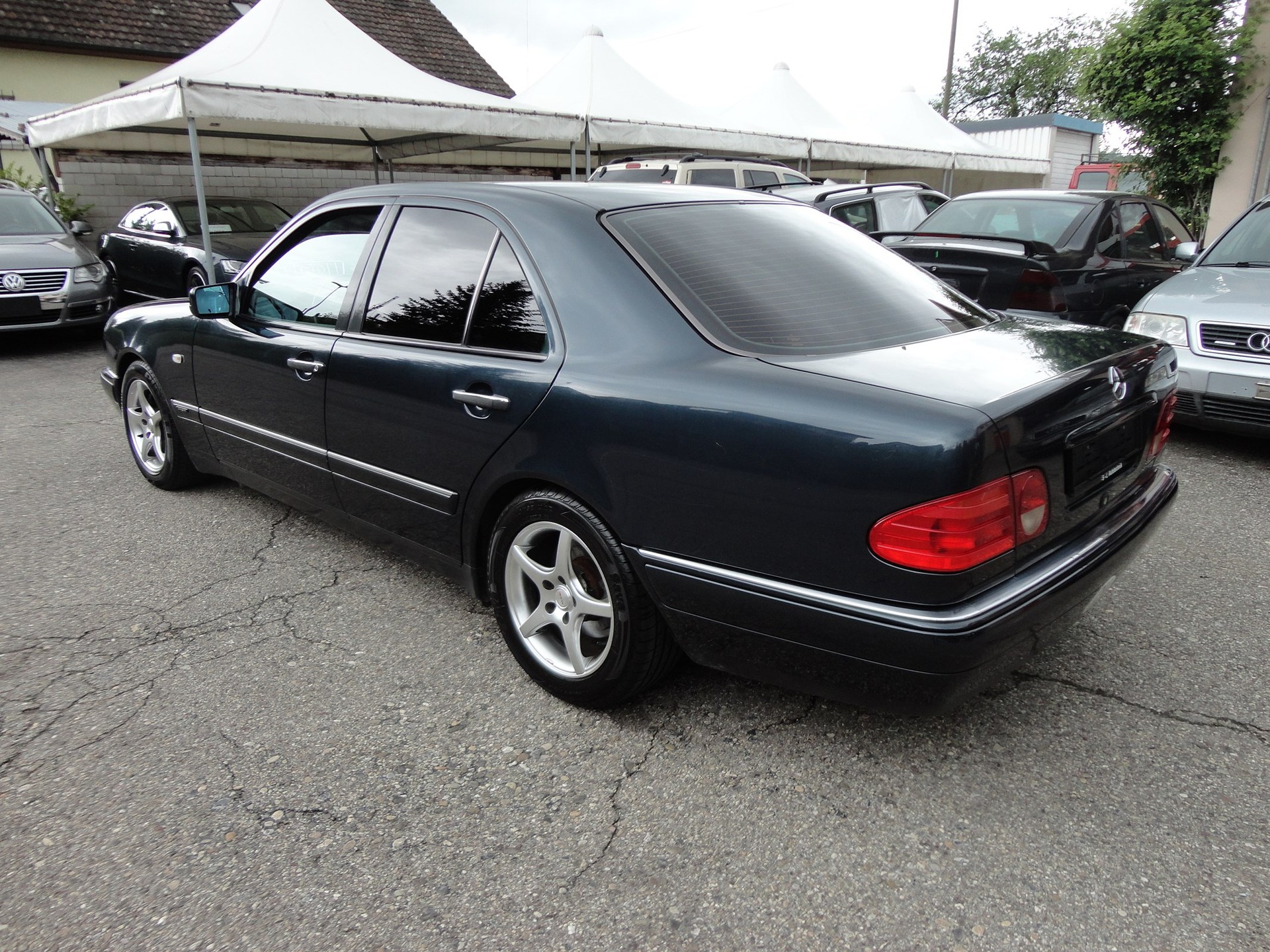 MERCEDES-BENZ E 320 Avantgarde Automatic-image-4