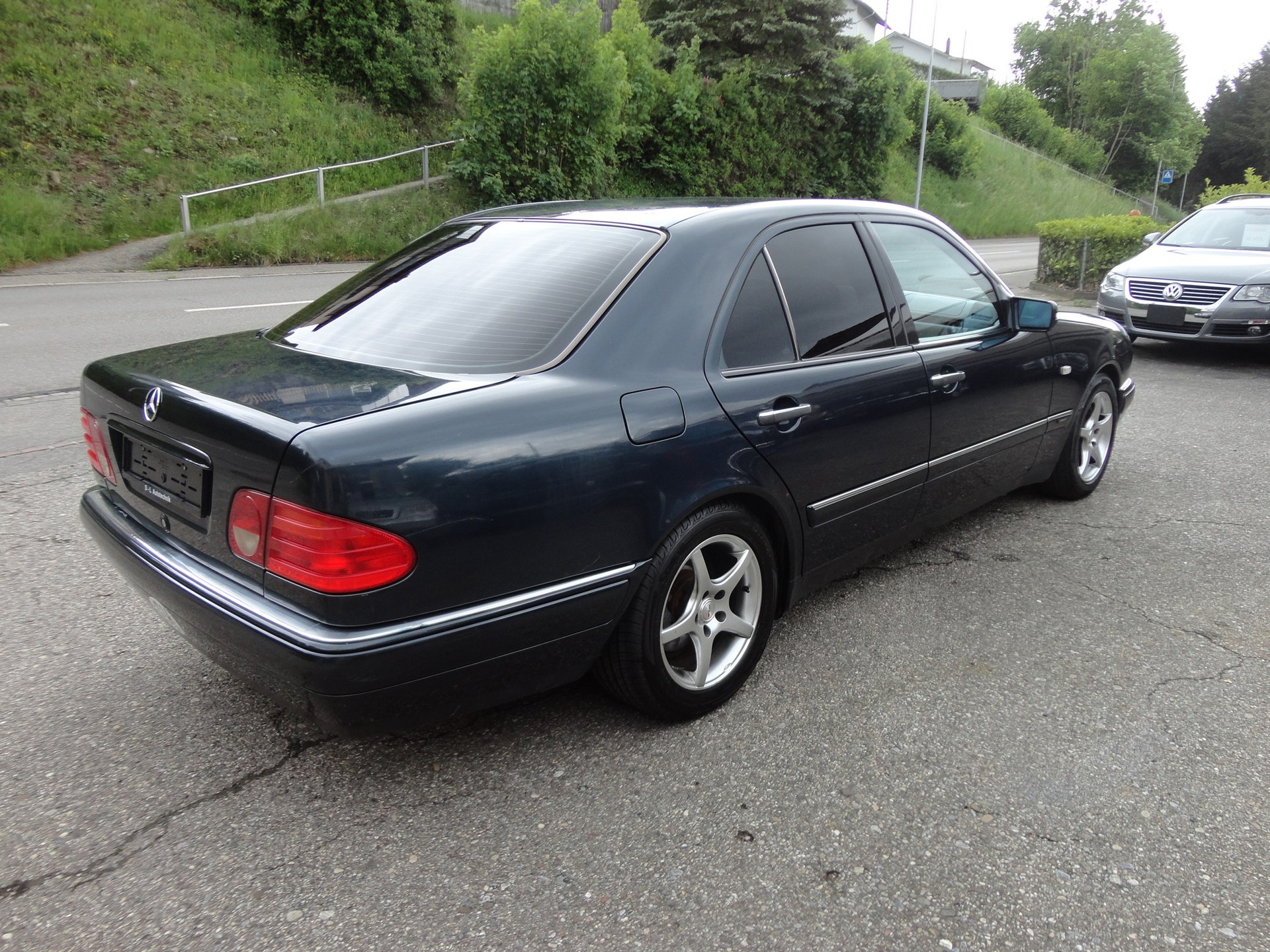 MERCEDES-BENZ E 320 Avantgarde Automatic-image-5