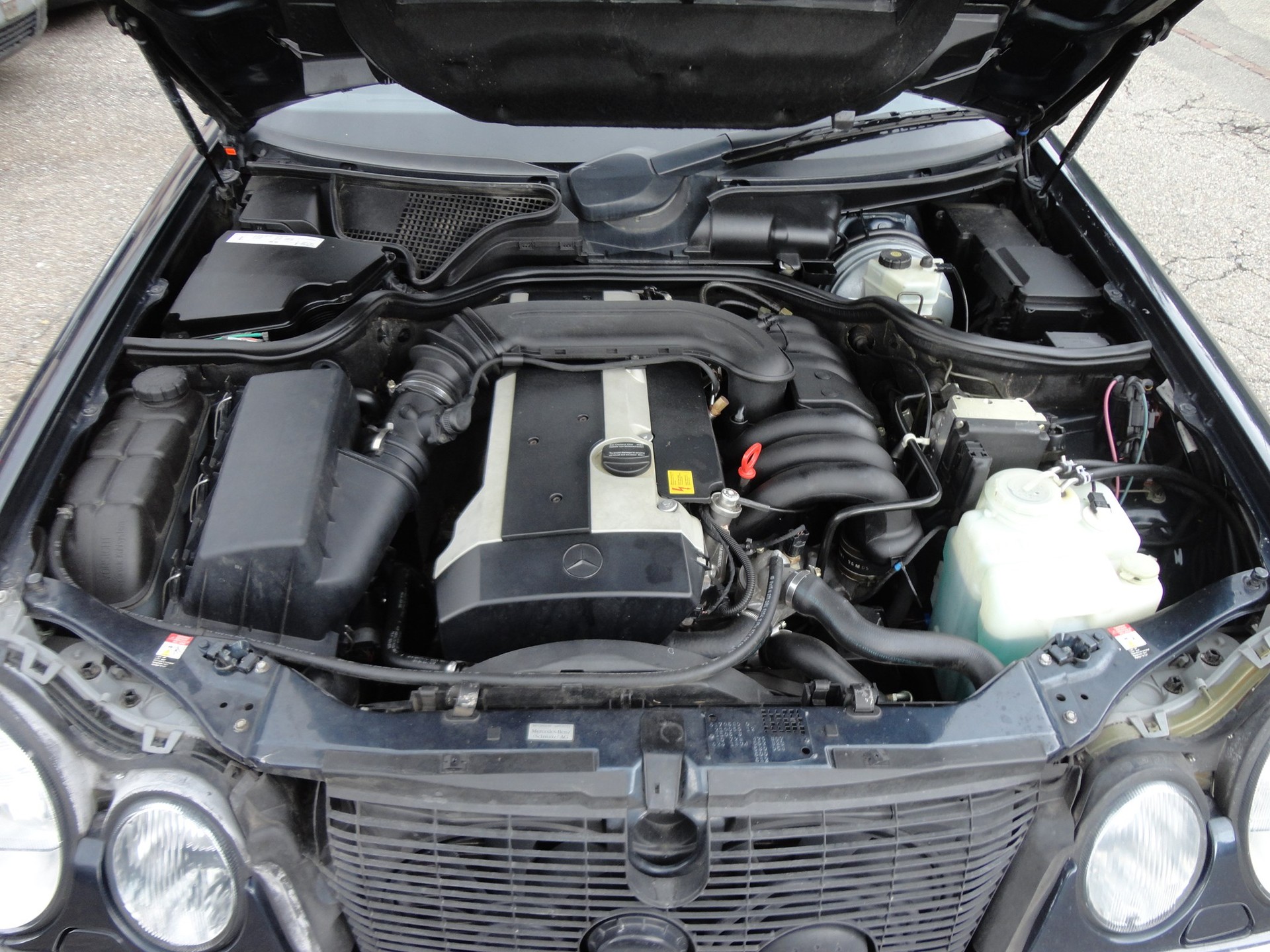 MERCEDES-BENZ E 320 Avantgarde Automatic-image-9