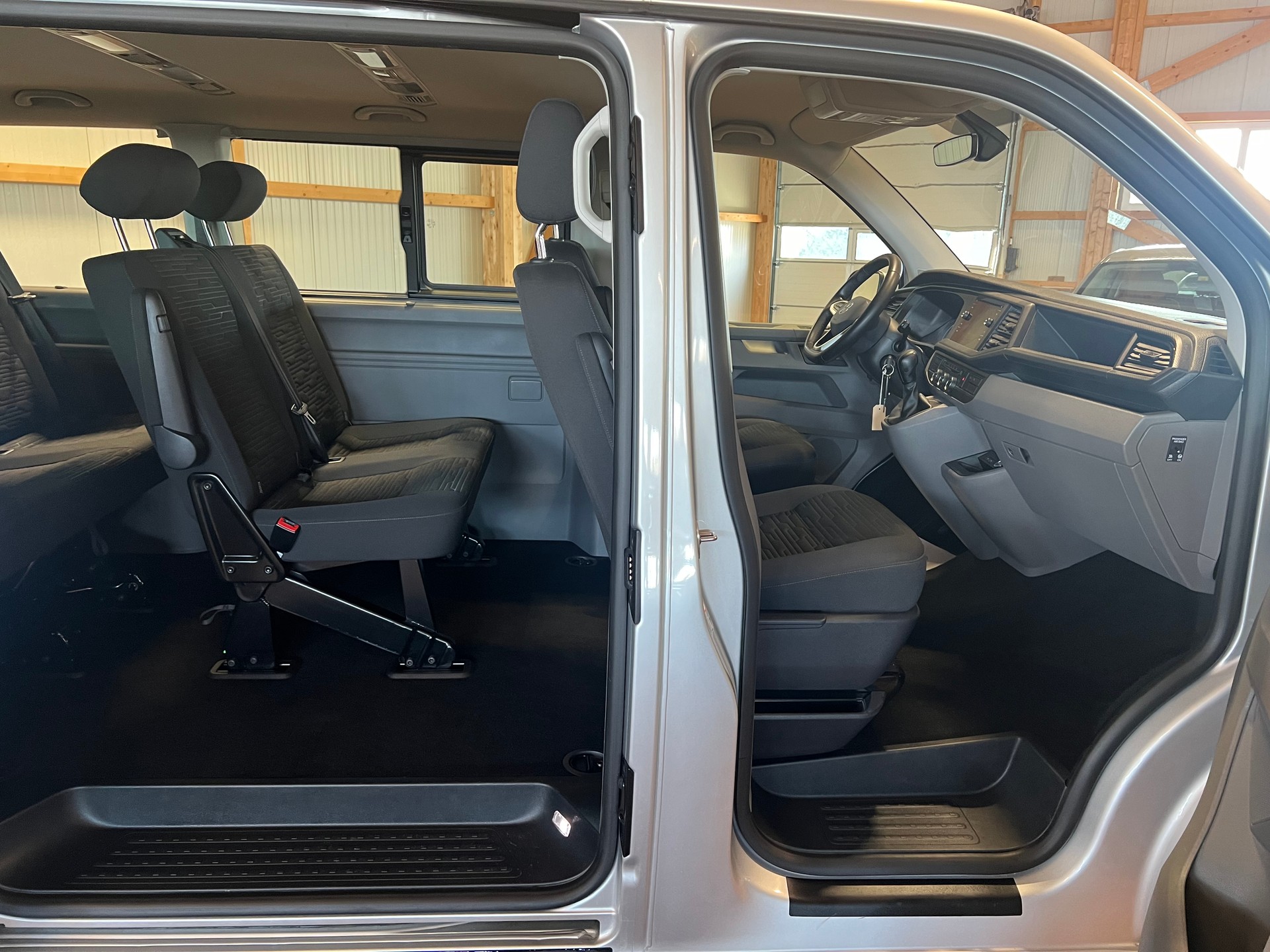 VW T6.1 Caravelle 2.0 TDI Comfortline DSG-image-11
