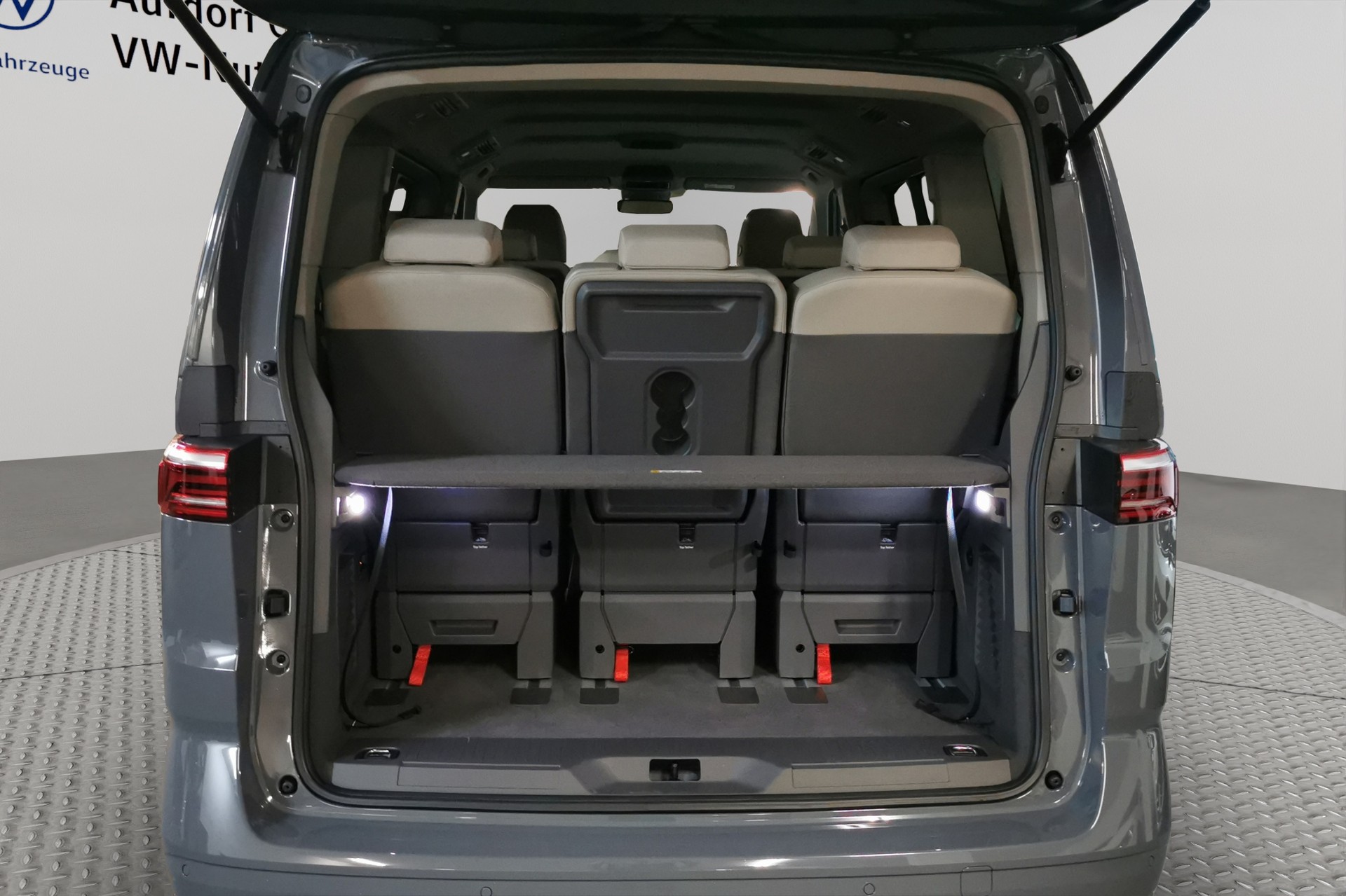 VW Multivan 2.0 TDI Life Edition DSG-image-12
