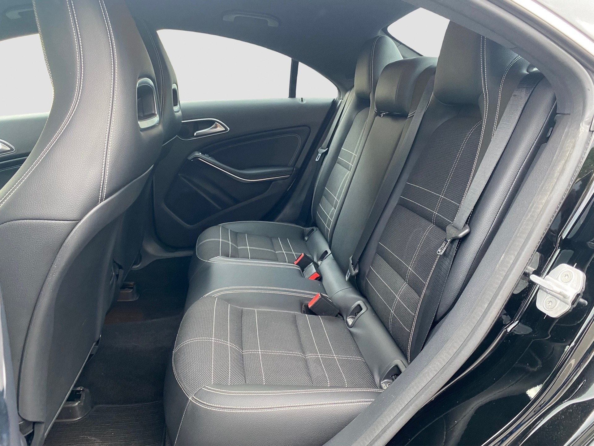 MERCEDES-BENZ CLA 250 7G-DCT 4Matic-image-9