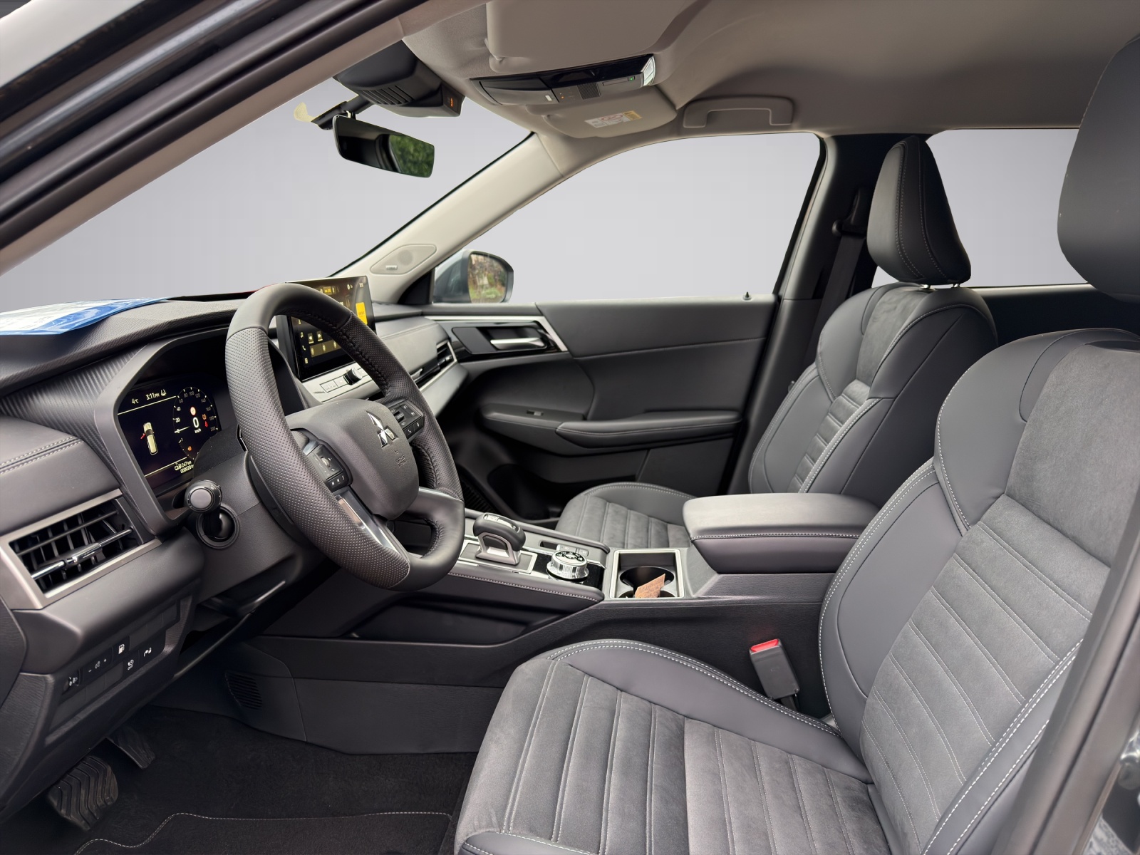 MITSUBISHI Outlander 2.4 PHEV Invite 4x4-image-8
