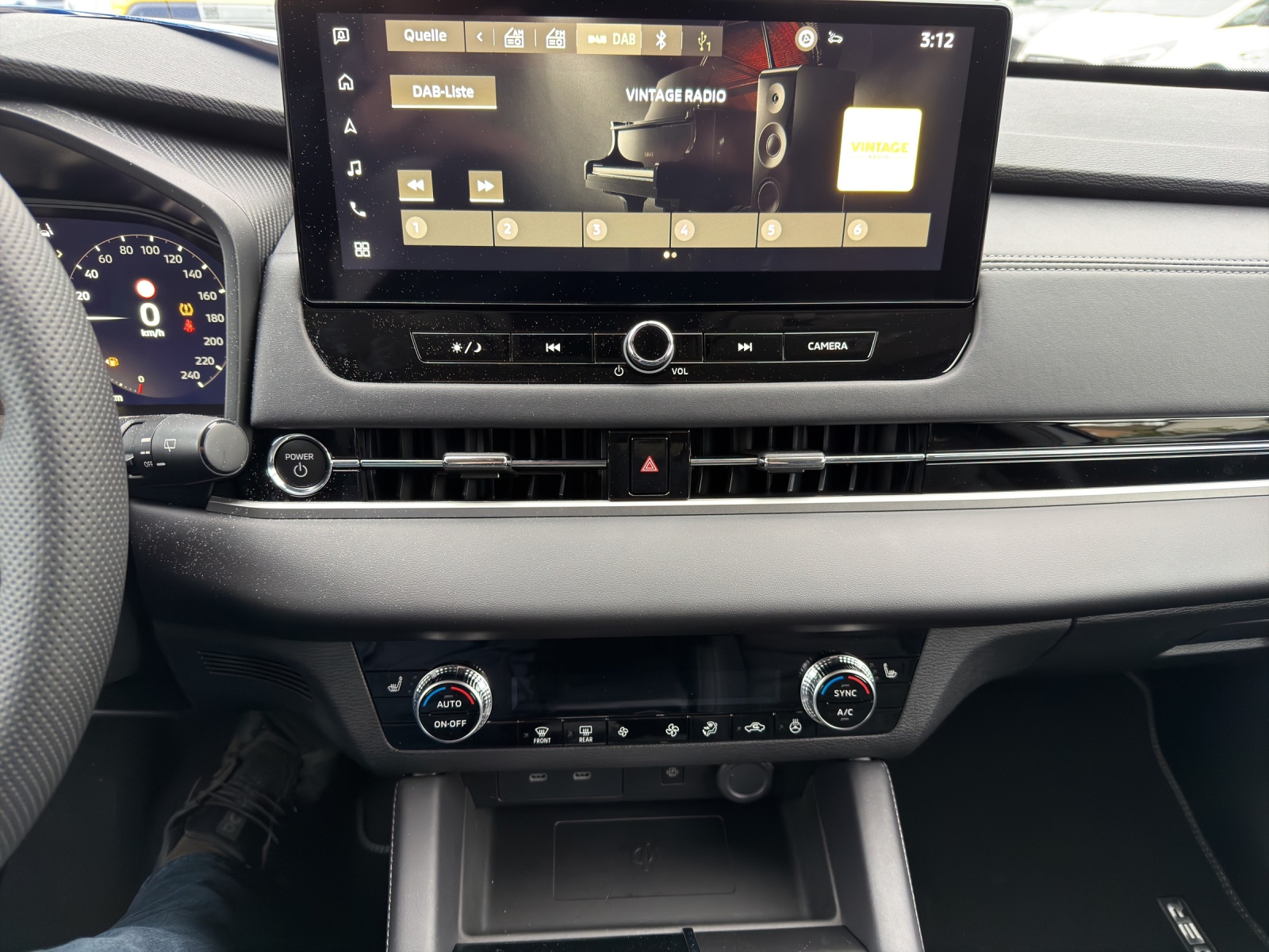 MITSUBISHI Outlander 2.4 PHEV Invite 4x4-image-12