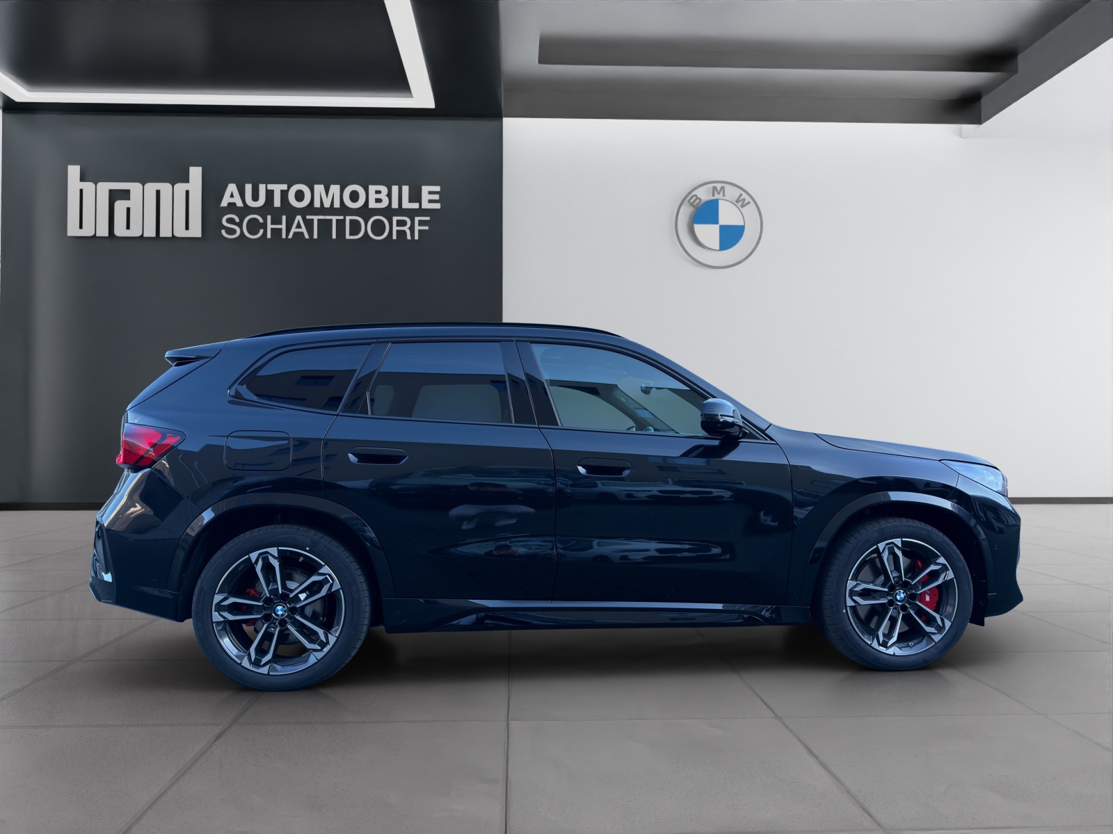 BMW iX1 30 xDrive-image-5