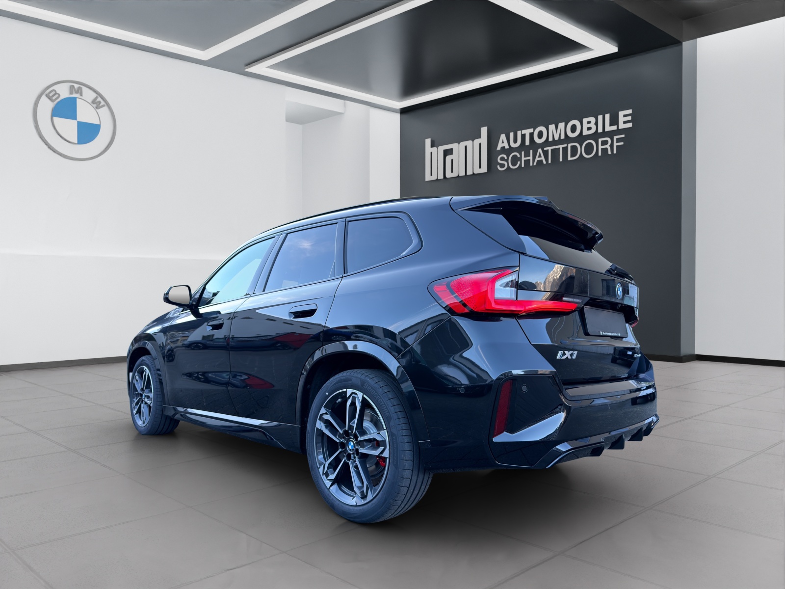 BMW iX1 30 xDrive-showroom-element-2