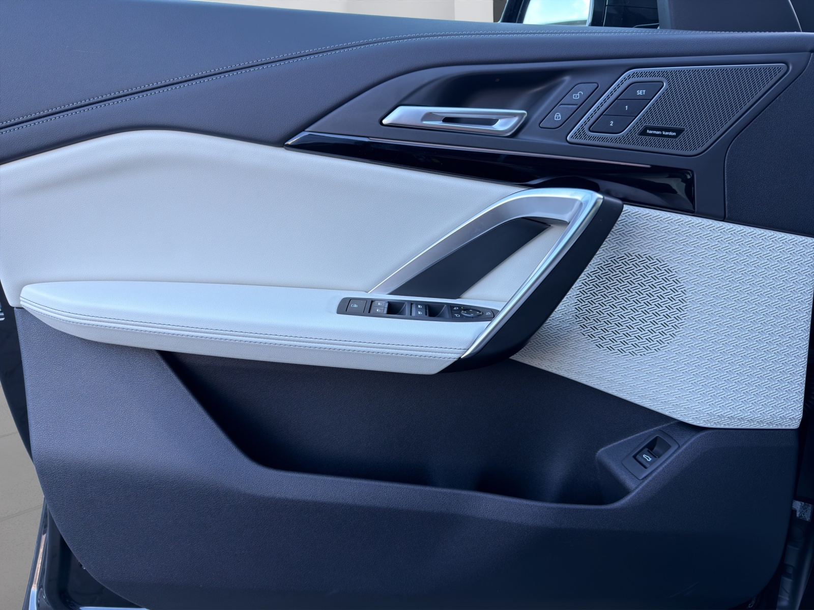BMW iX1 30 xDrive-image-19