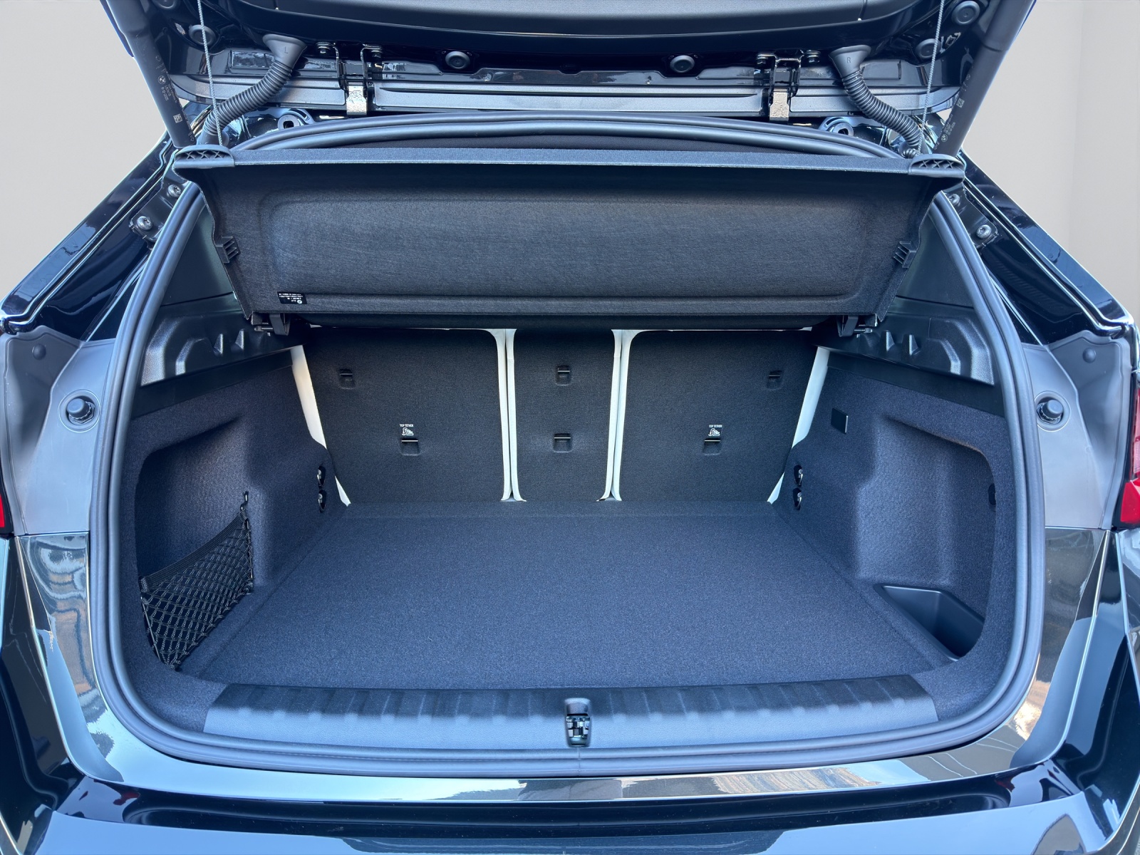 BMW iX1 30 xDrive-image-12