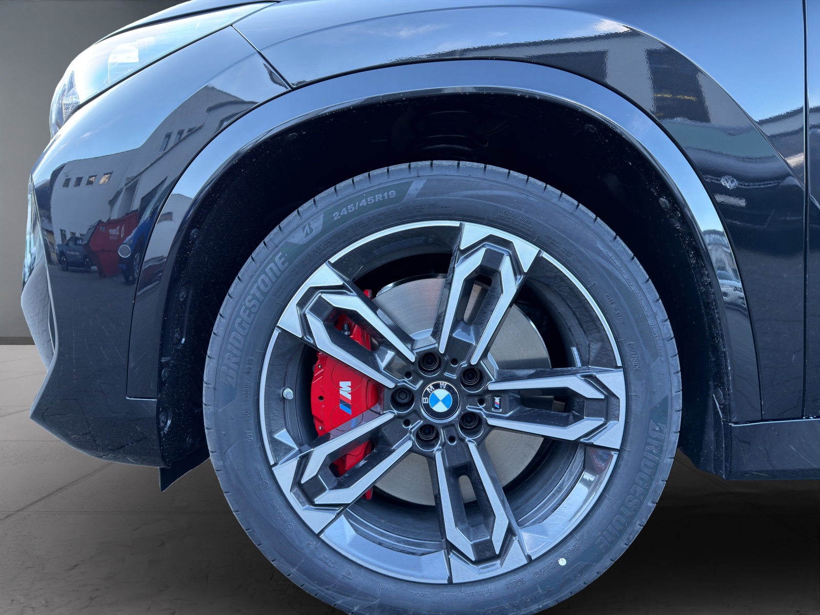 BMW iX1 30 xDrive-image-8