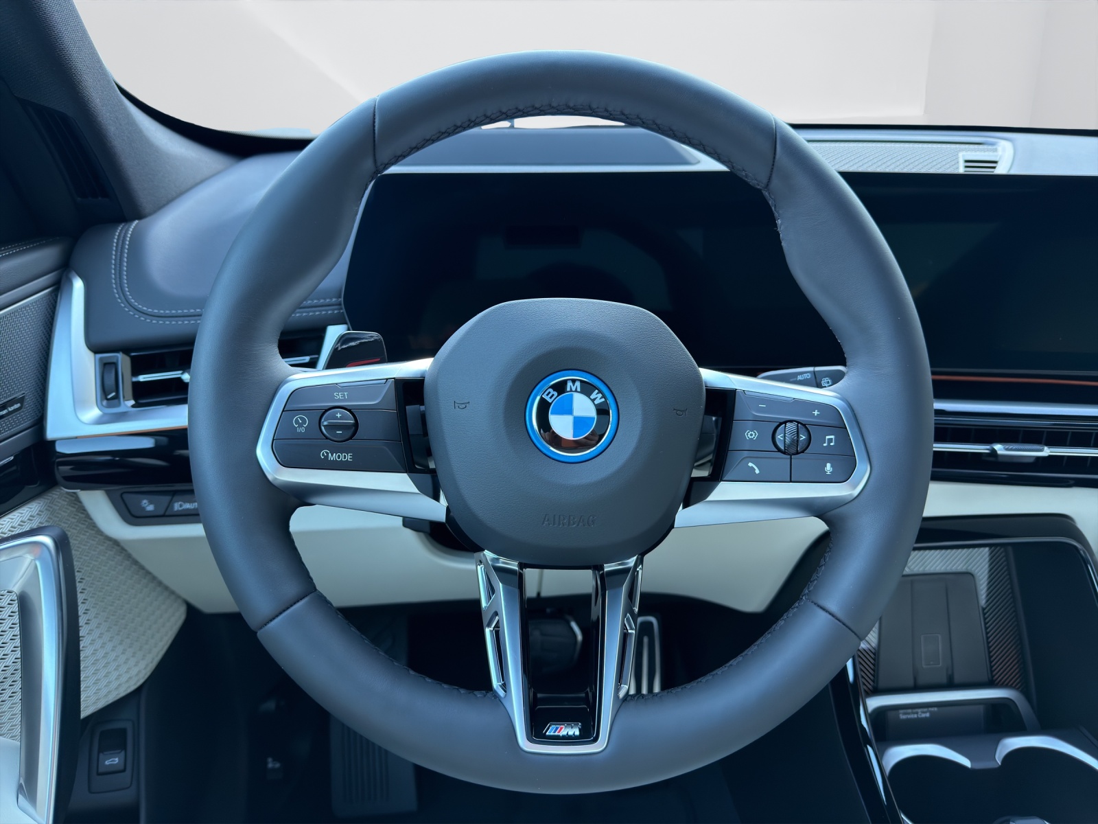 BMW iX1 30 xDrive-image-16