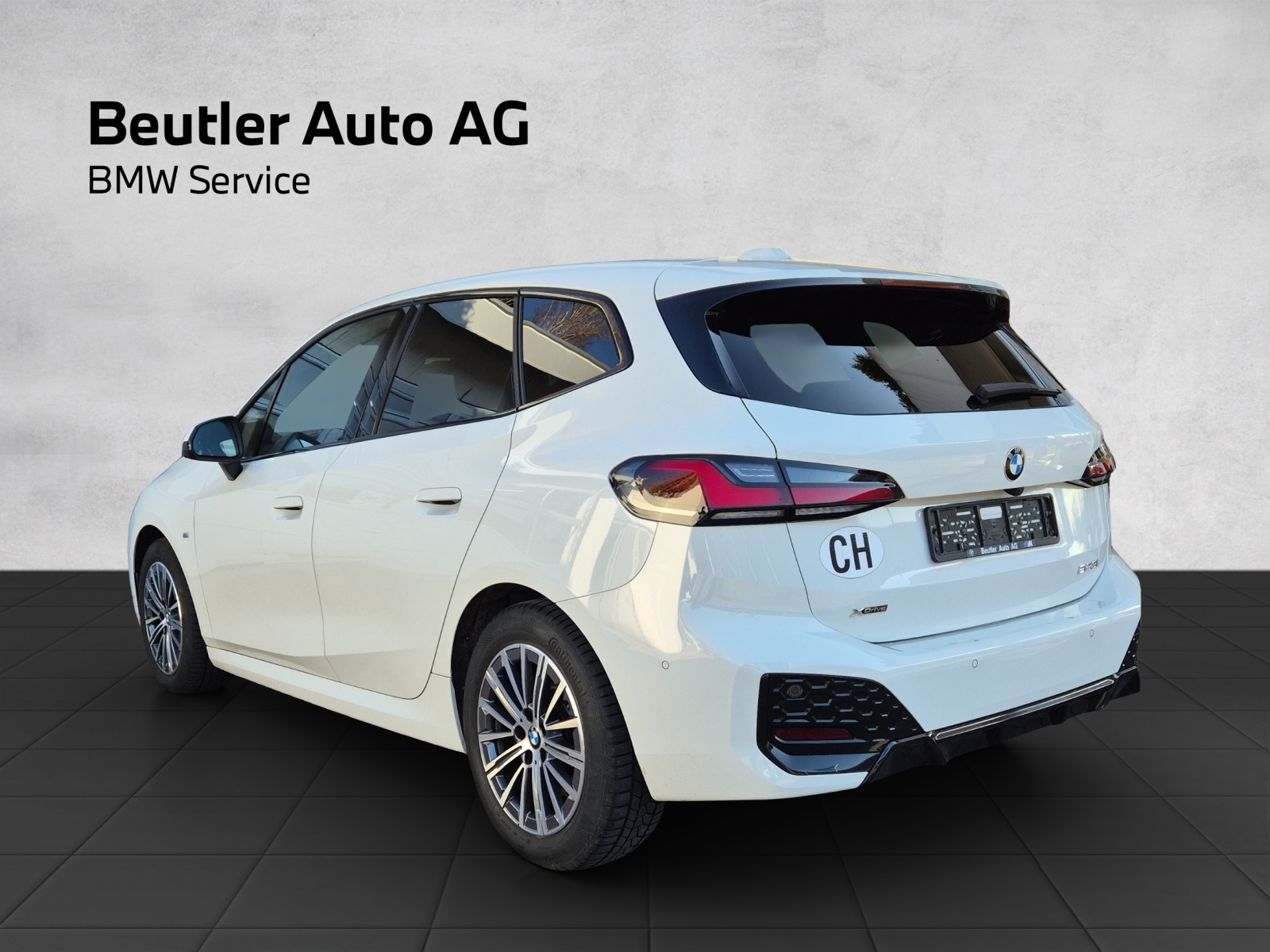 BMW 223i Active Tourer xDrive M Sport DKG-showroom-element-1